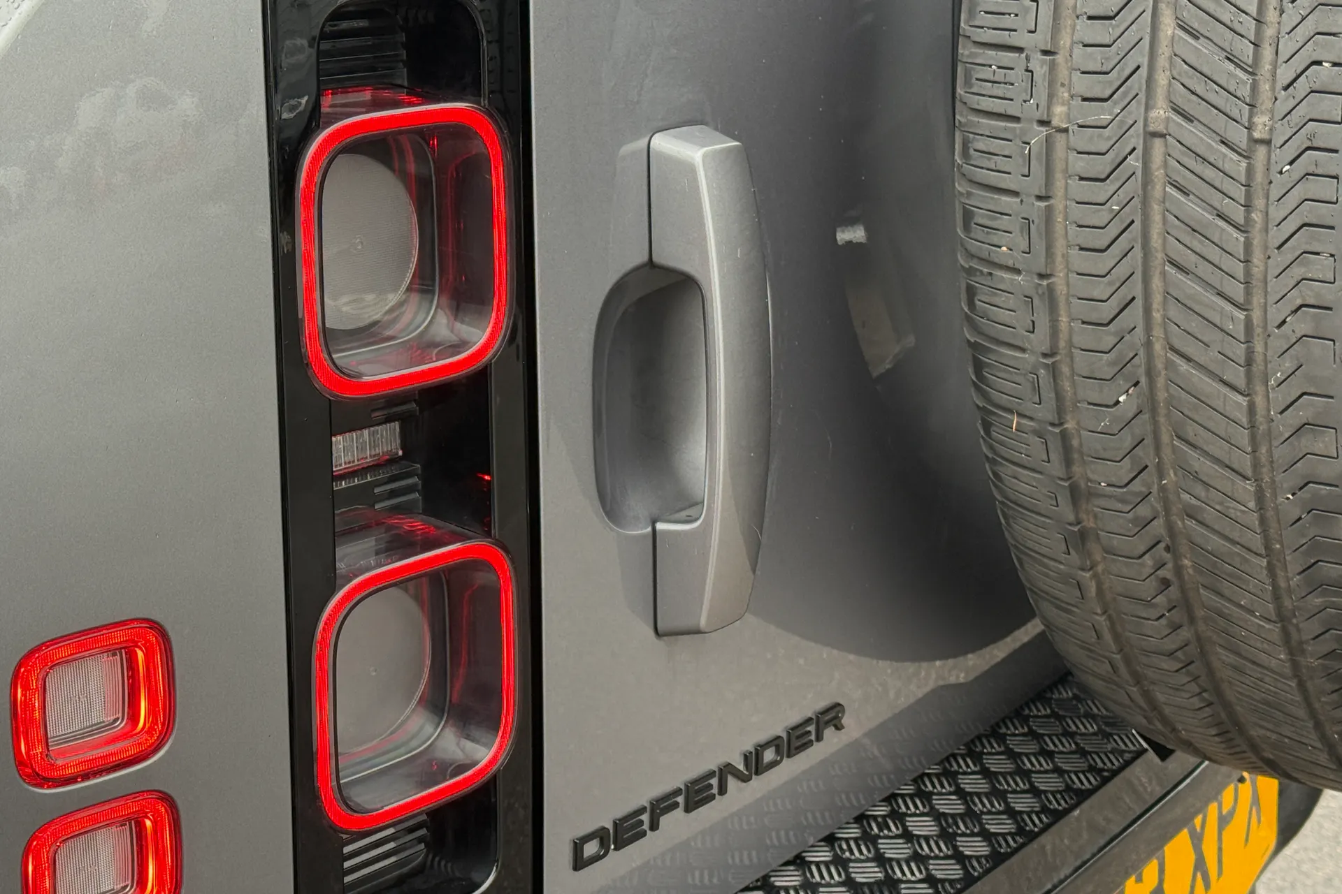 LAND ROVER DEFENDER thumbnail image number 24