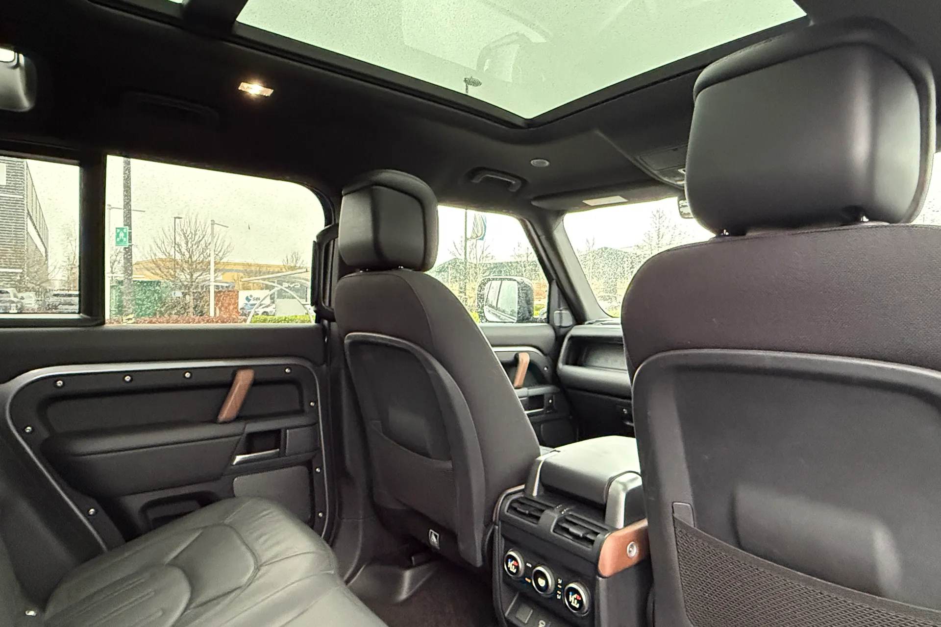 LAND ROVER DEFENDER thumbnail image number 30