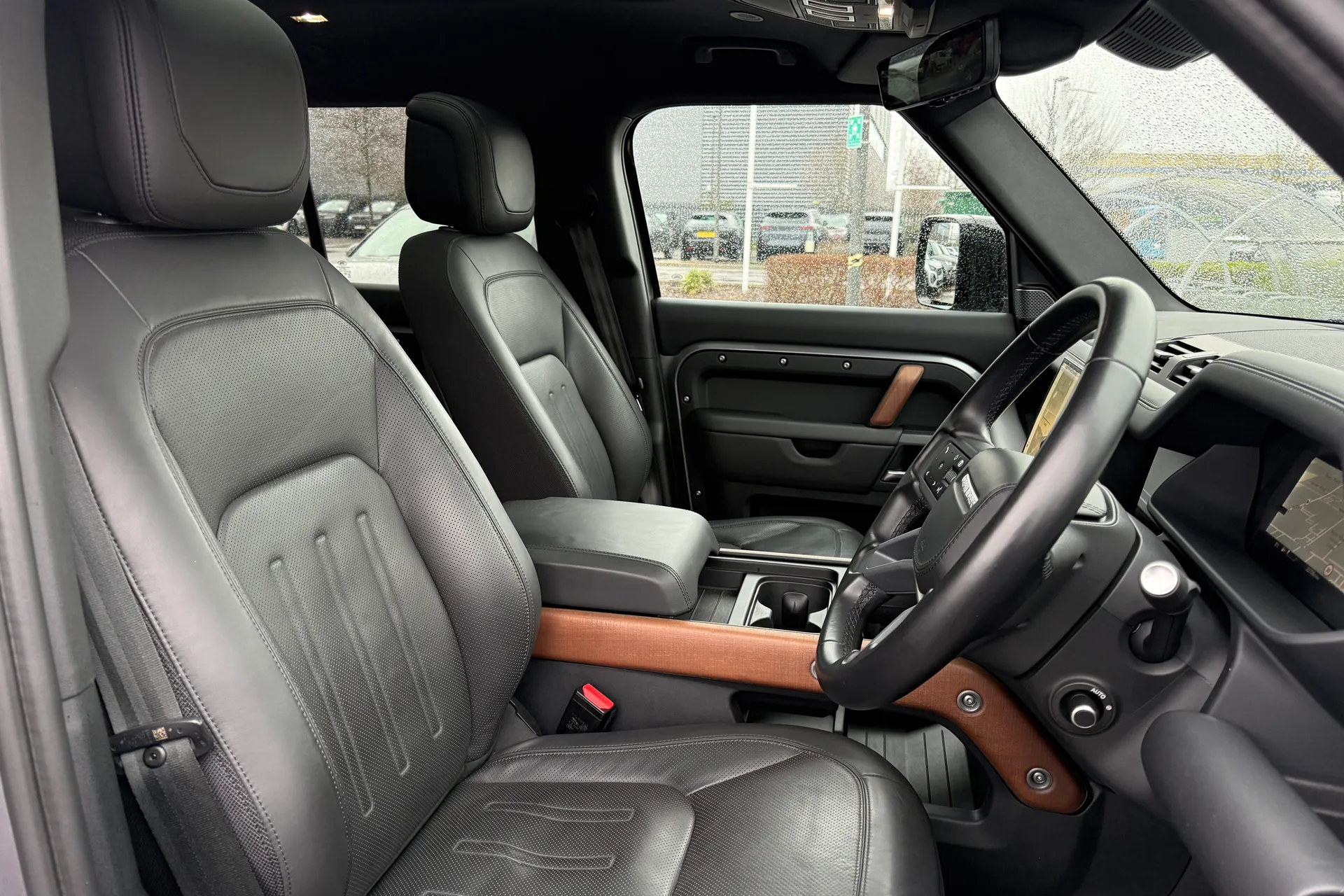 LAND ROVER DEFENDER thumbnail image number 34