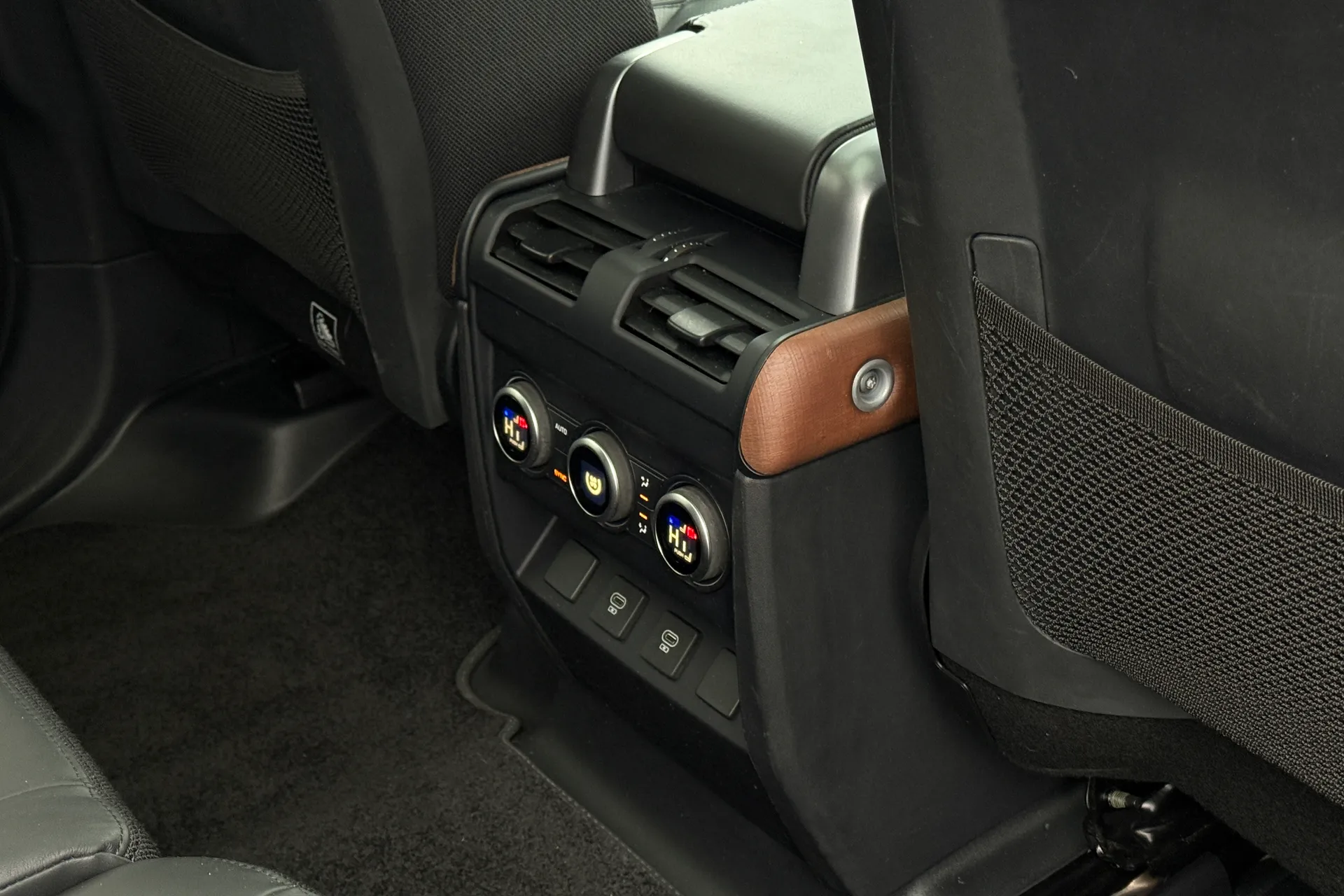 LAND ROVER DEFENDER thumbnail image number 31