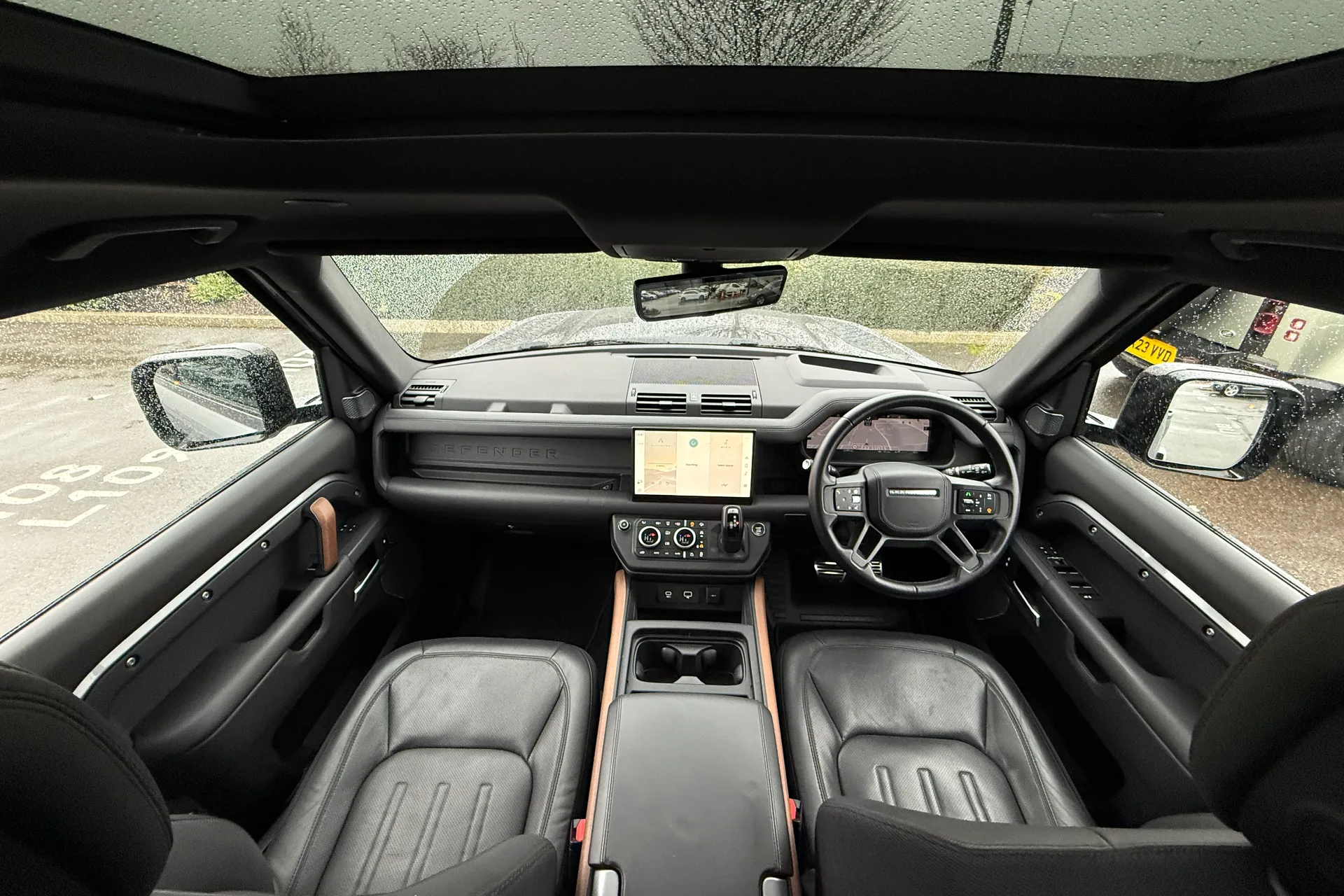 LAND ROVER DEFENDER thumbnail image number 3