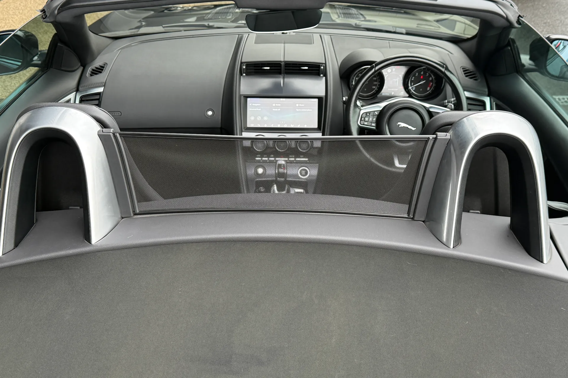 Jaguar F-TYPE thumbnail image number 34