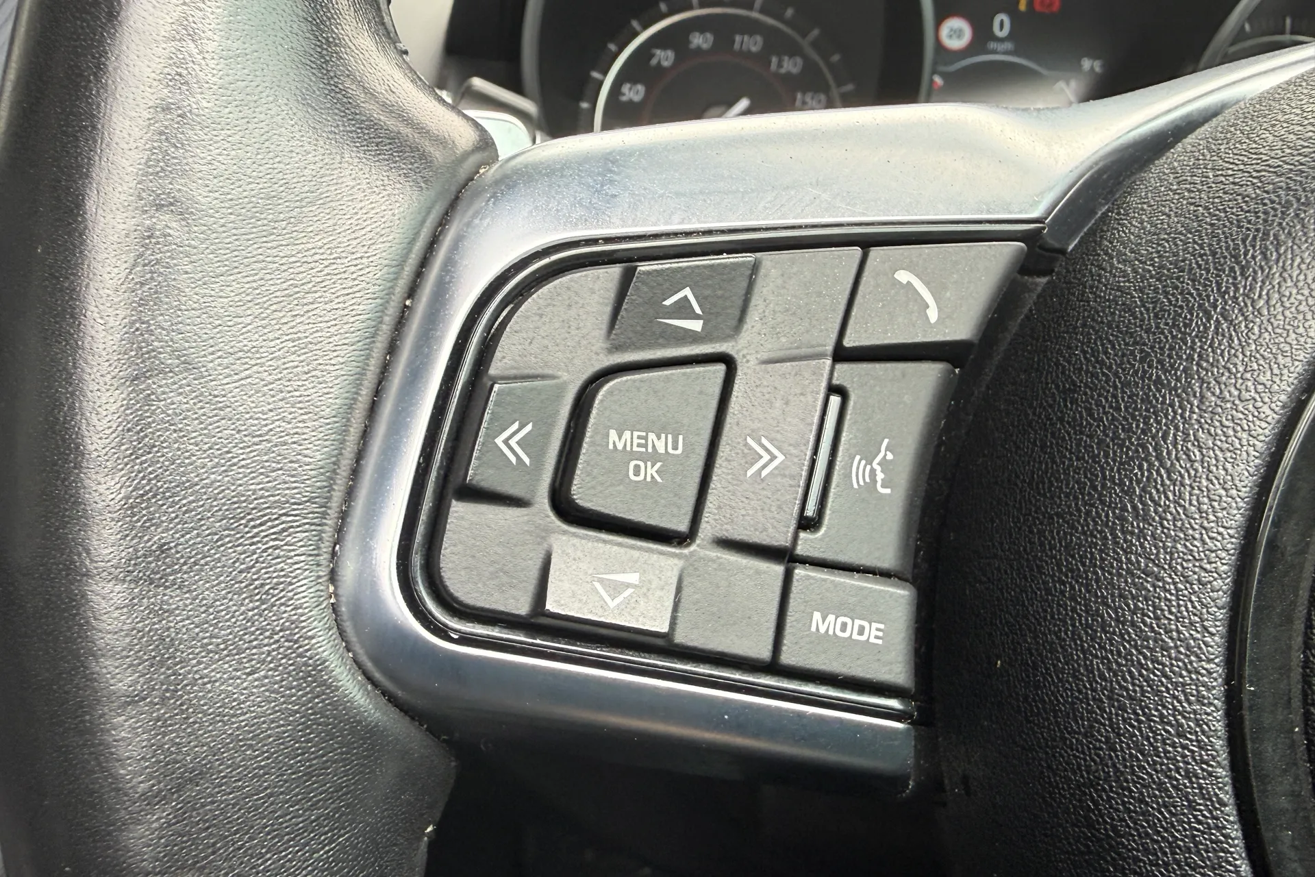 Jaguar F-TYPE thumbnail image number 39