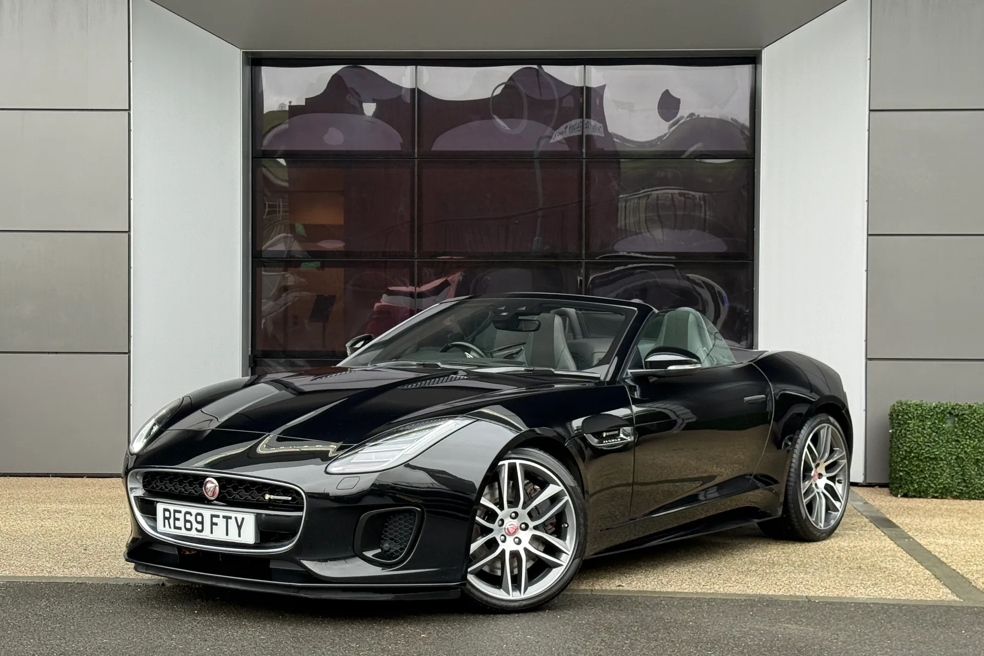 Jaguar F-TYPE thumbnail image number 10