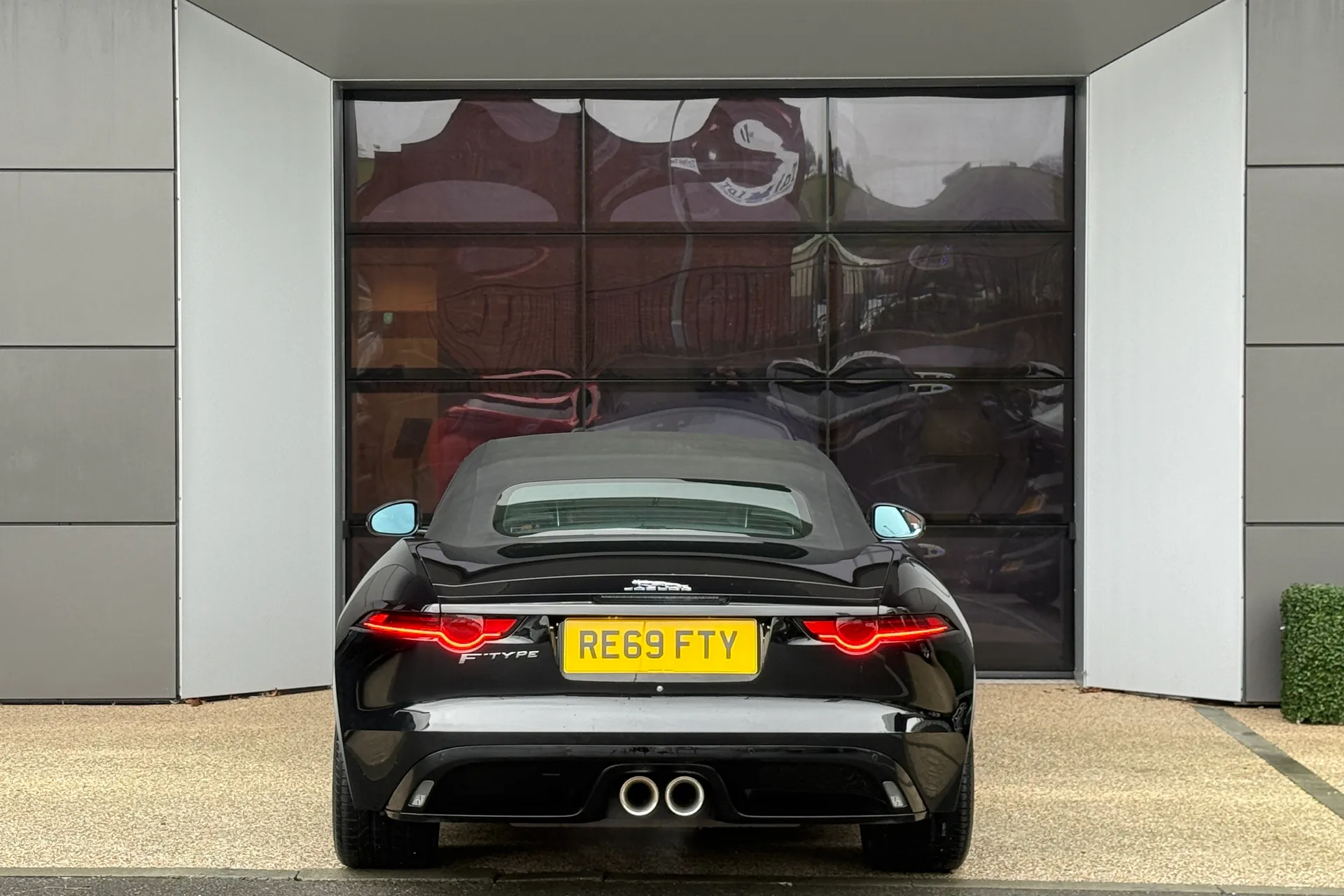 Jaguar F-TYPE thumbnail image number 14