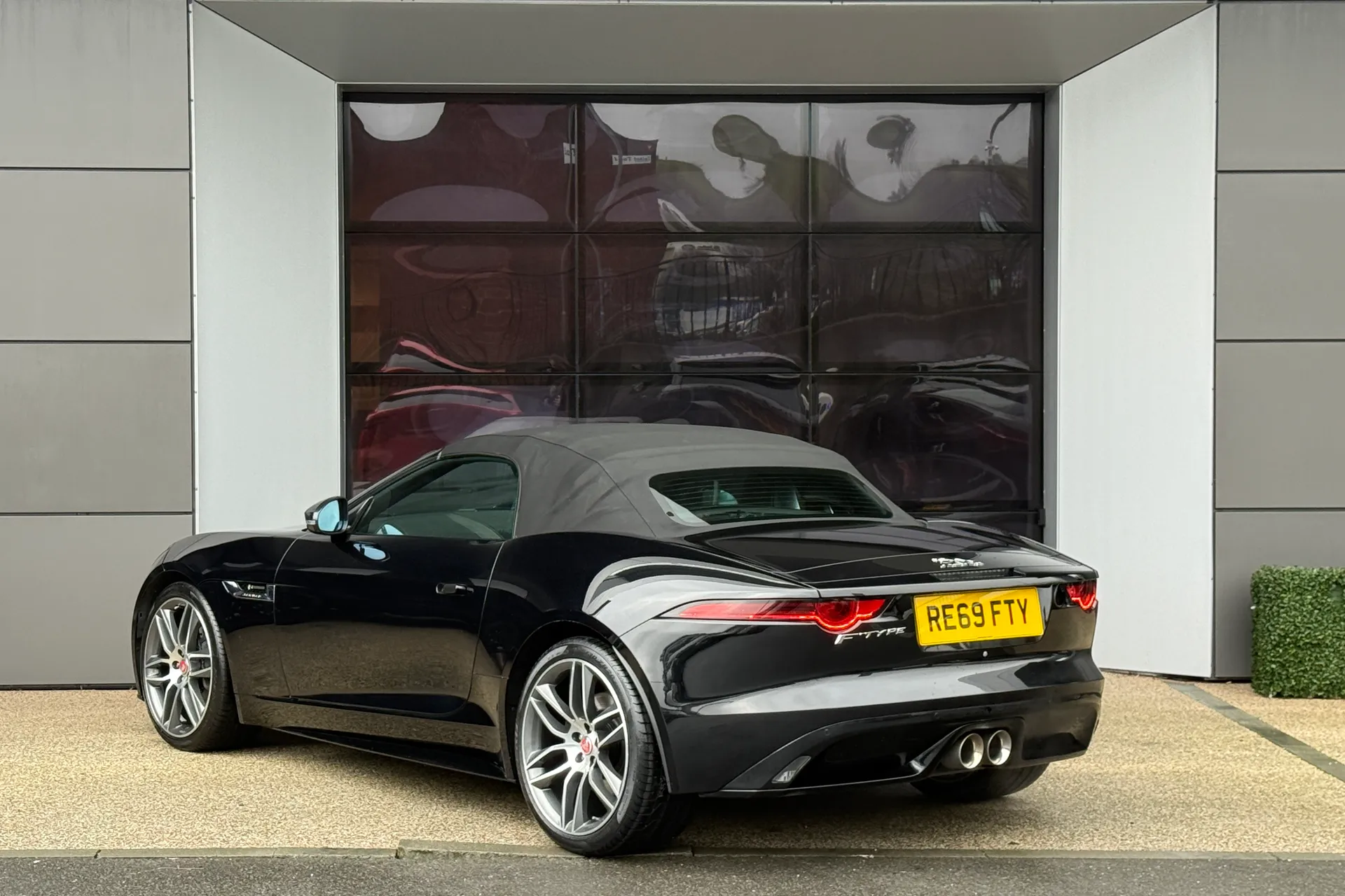 Jaguar F-TYPE thumbnail image number 15