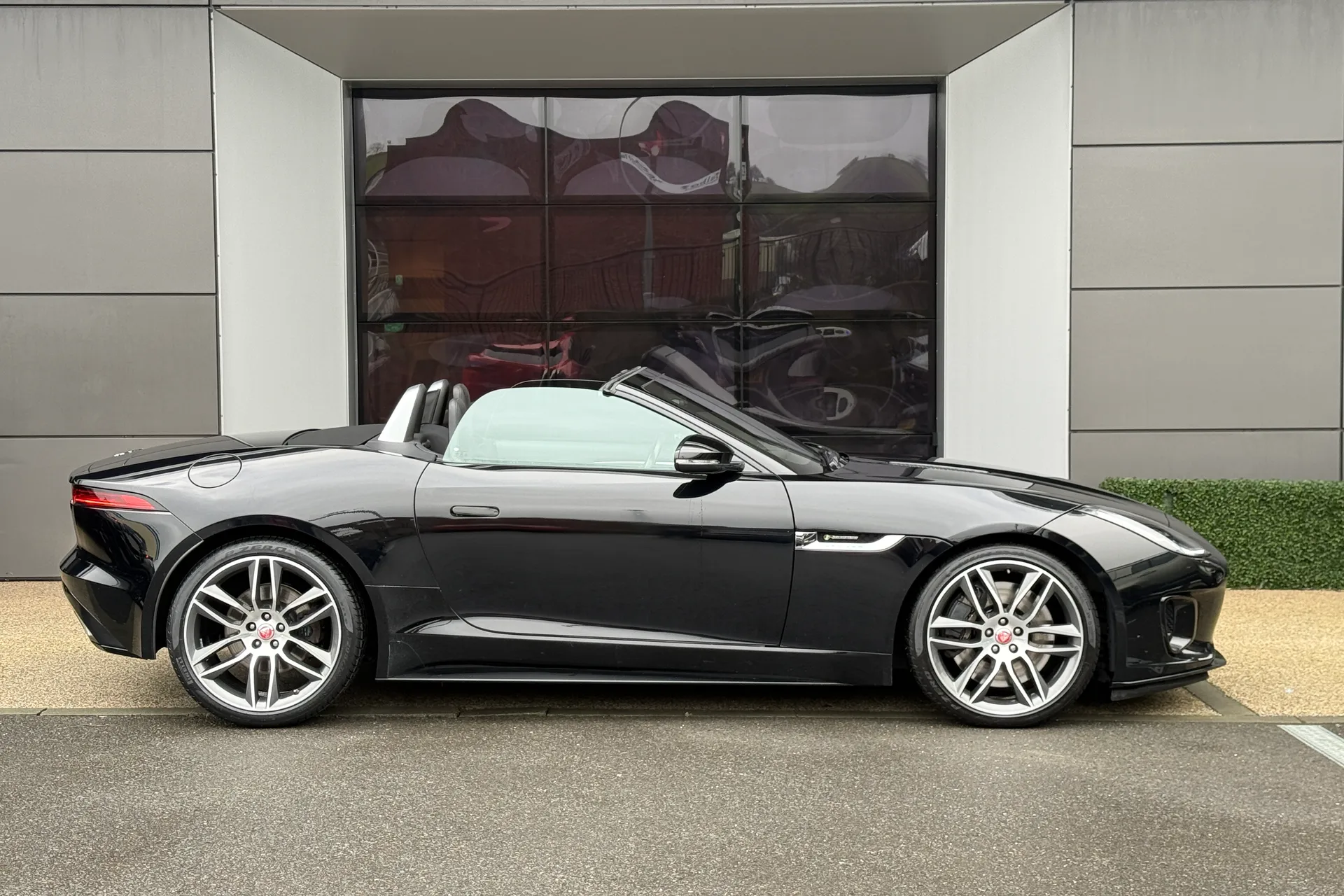 Jaguar F-TYPE thumbnail image number 3