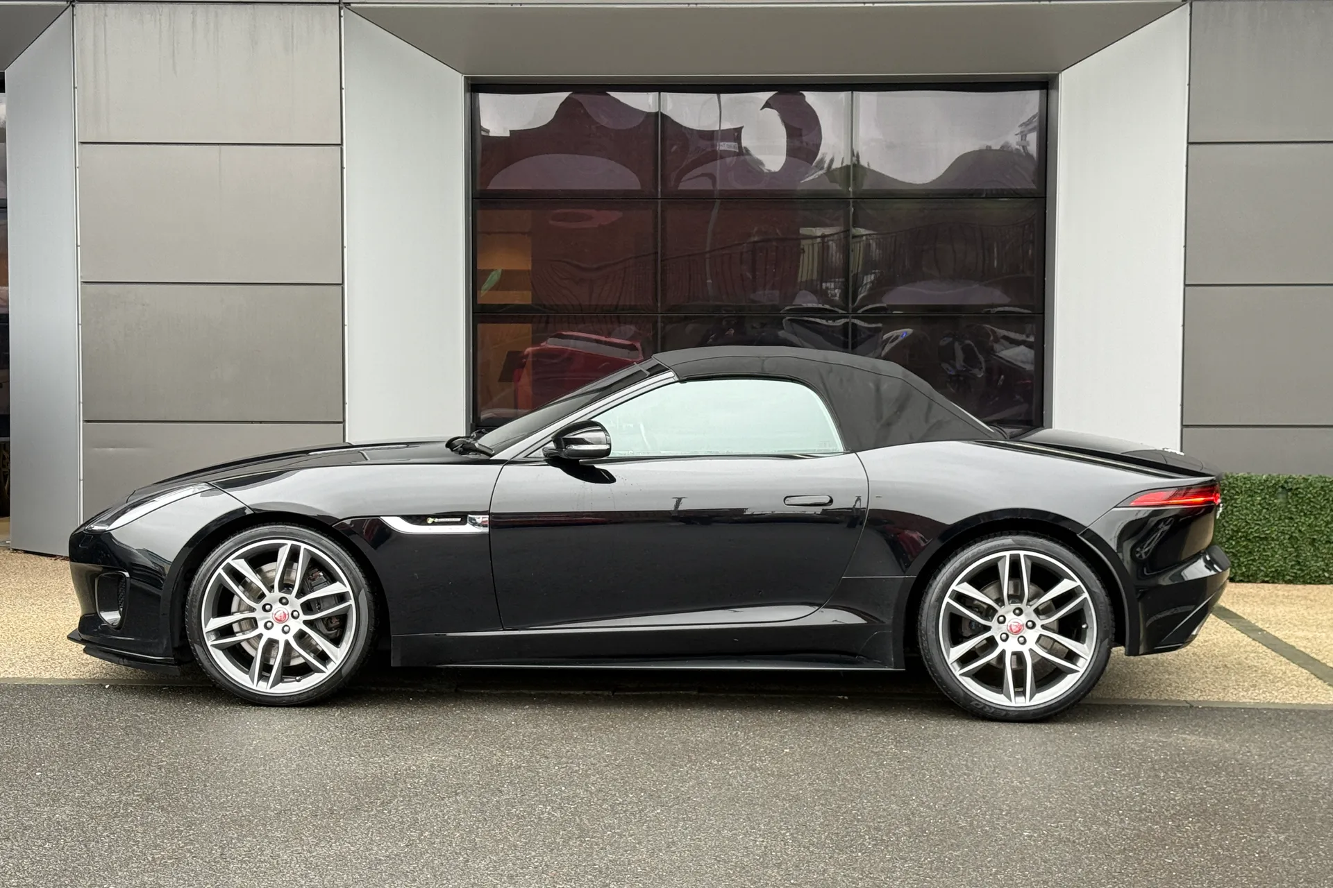 Jaguar F-TYPE thumbnail image number 12