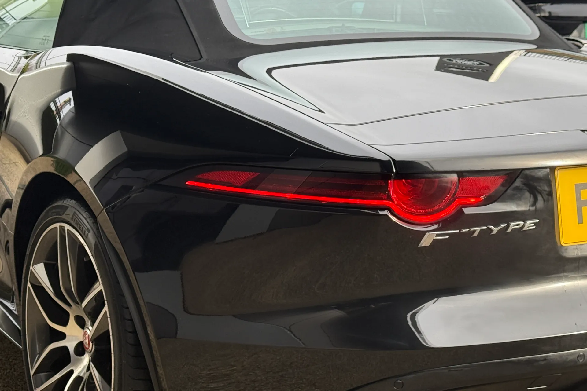 Jaguar F-TYPE thumbnail image number 21