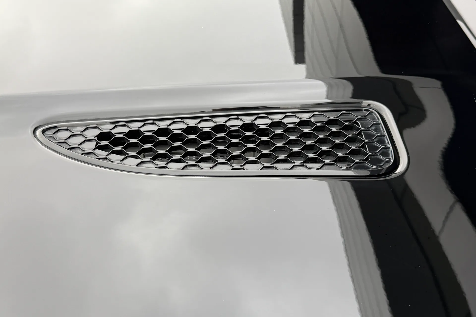 Jaguar F-TYPE thumbnail image number 20