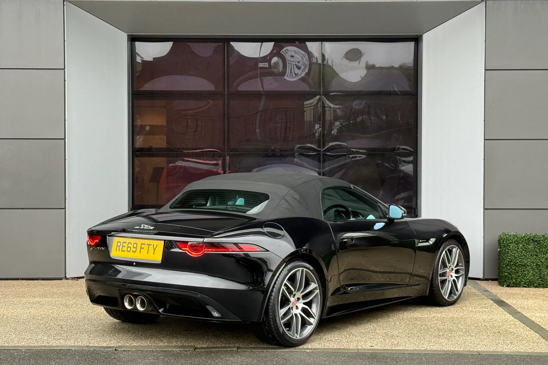 Jaguar F-TYPE thumbnail image number 13