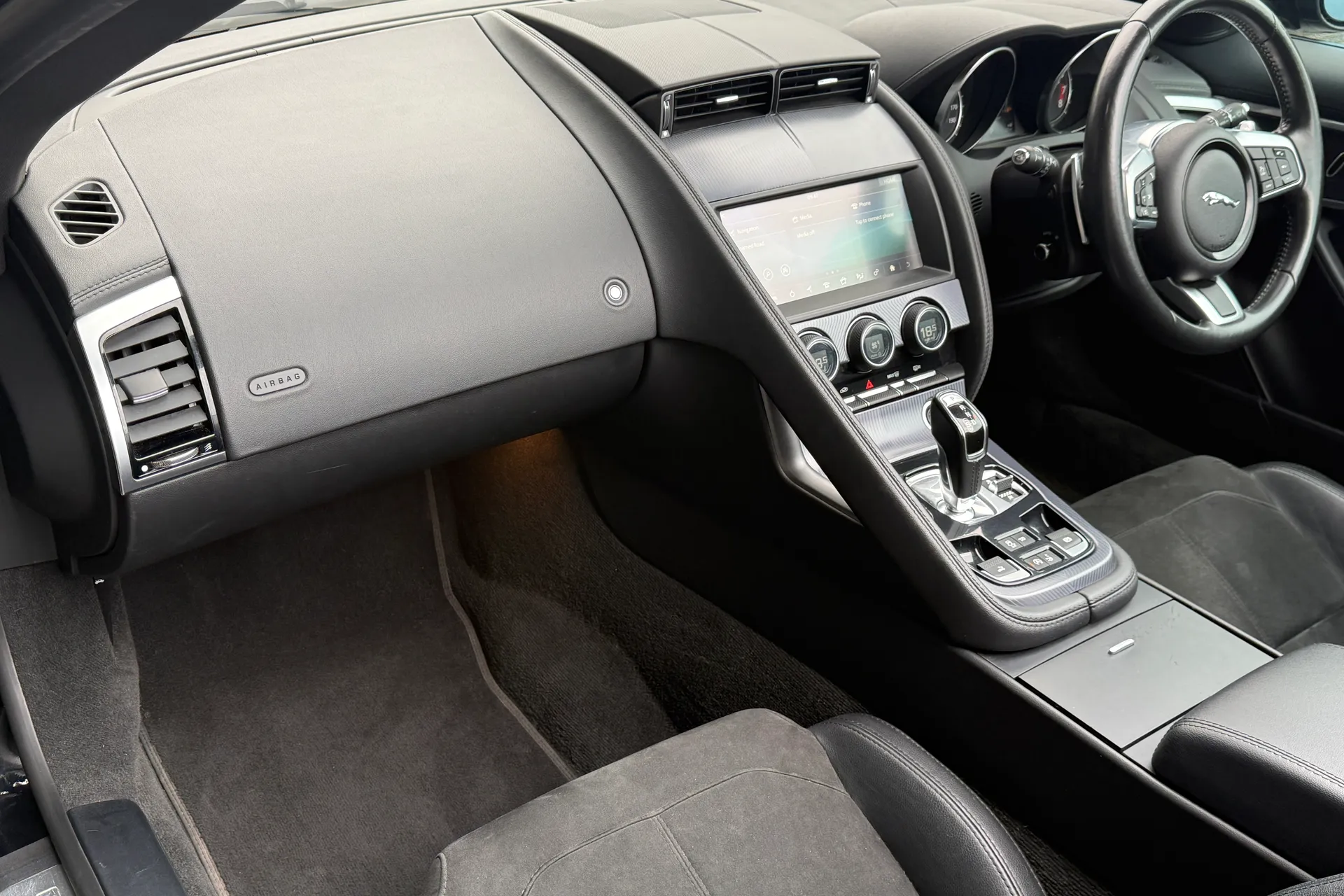 Jaguar F-TYPE thumbnail image number 36