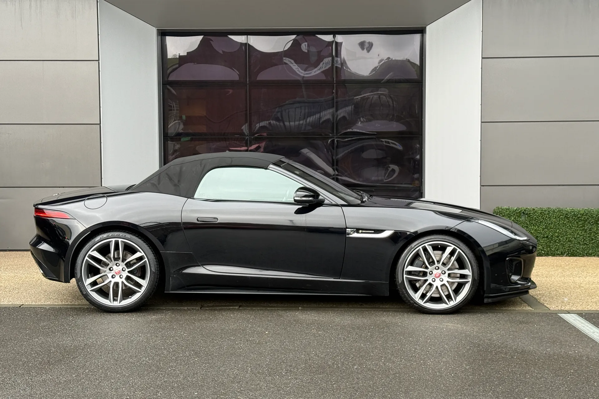 Jaguar F-TYPE thumbnail image number 7