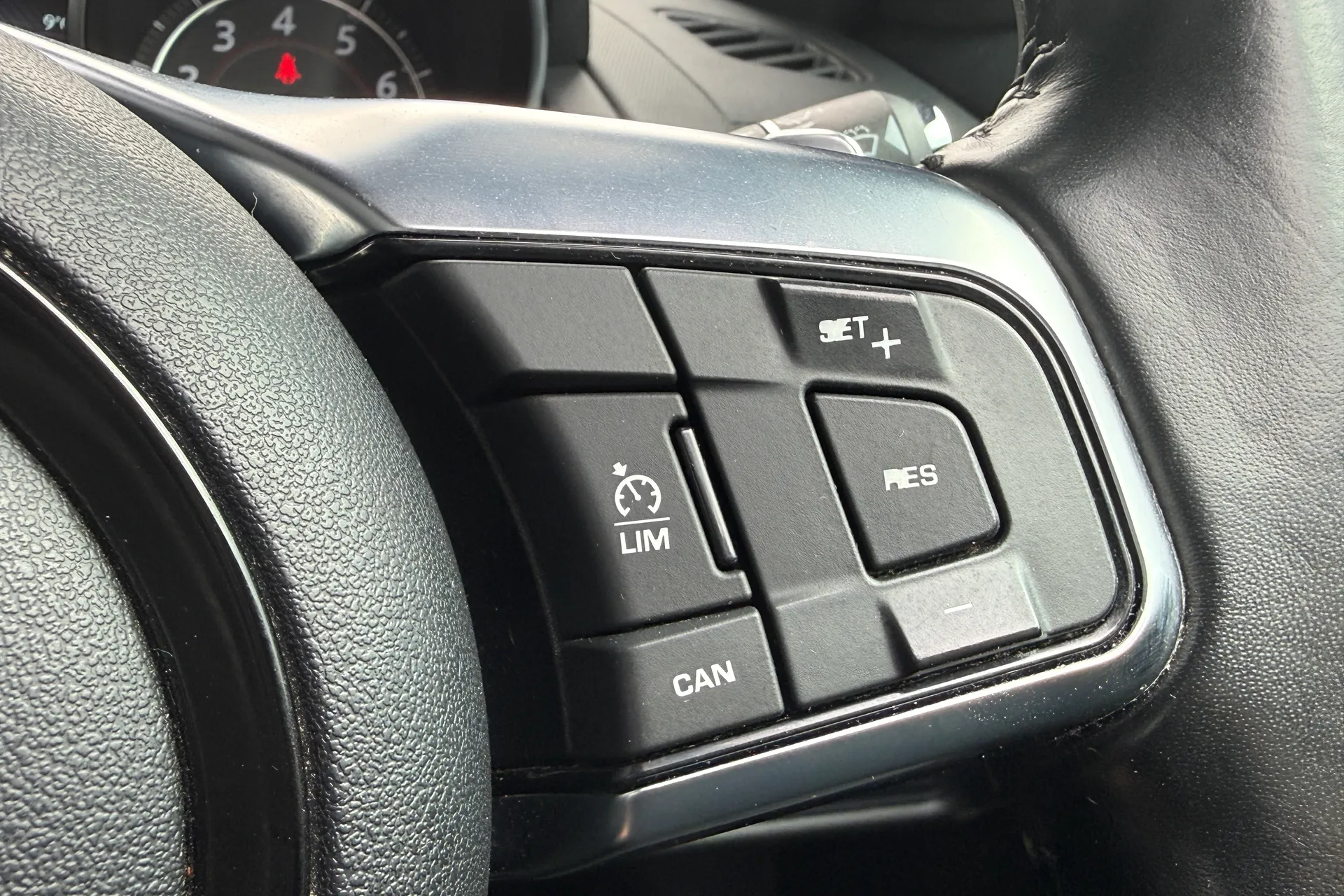 Jaguar F-TYPE thumbnail image number 40