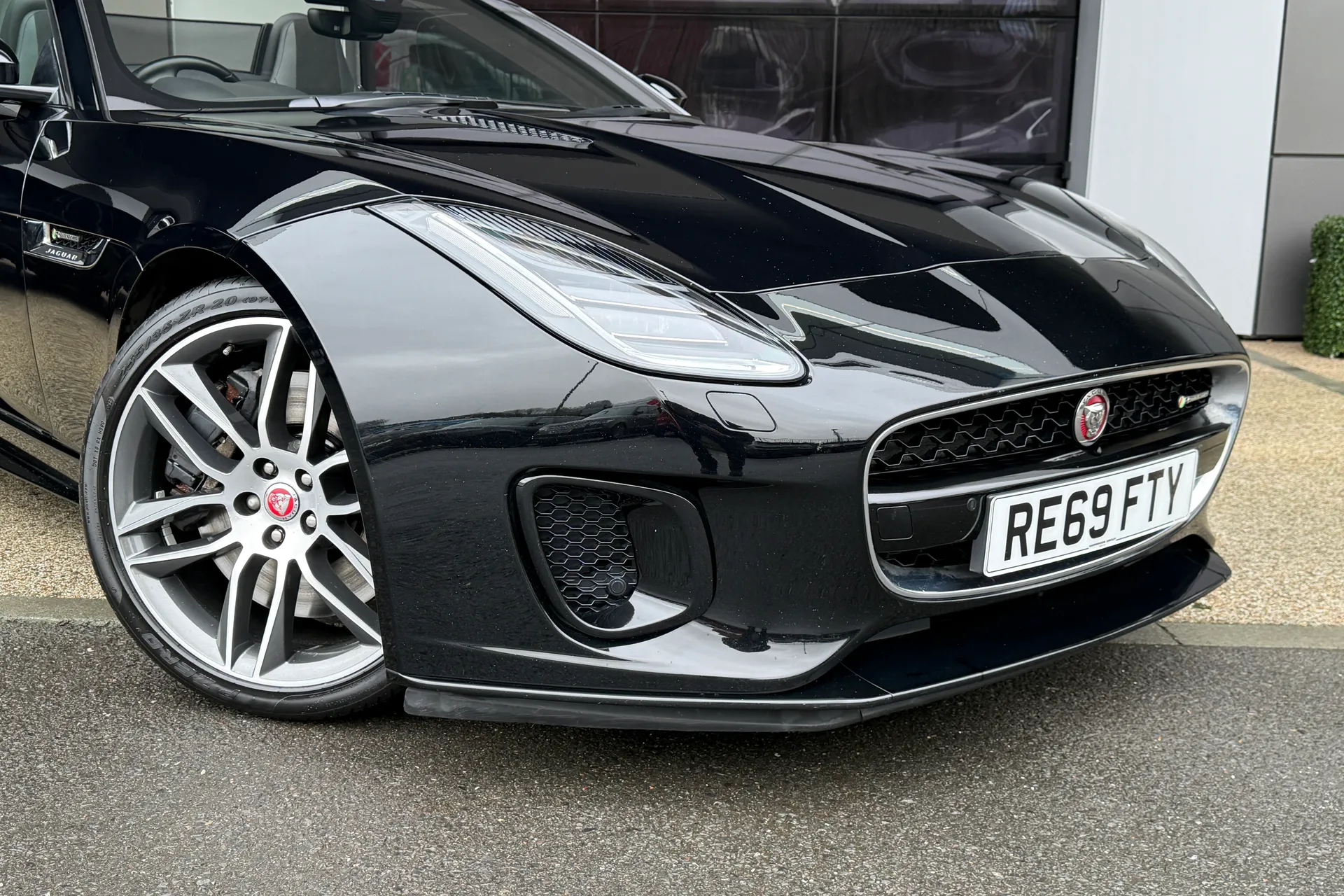 Jaguar F-TYPE thumbnail image number 16