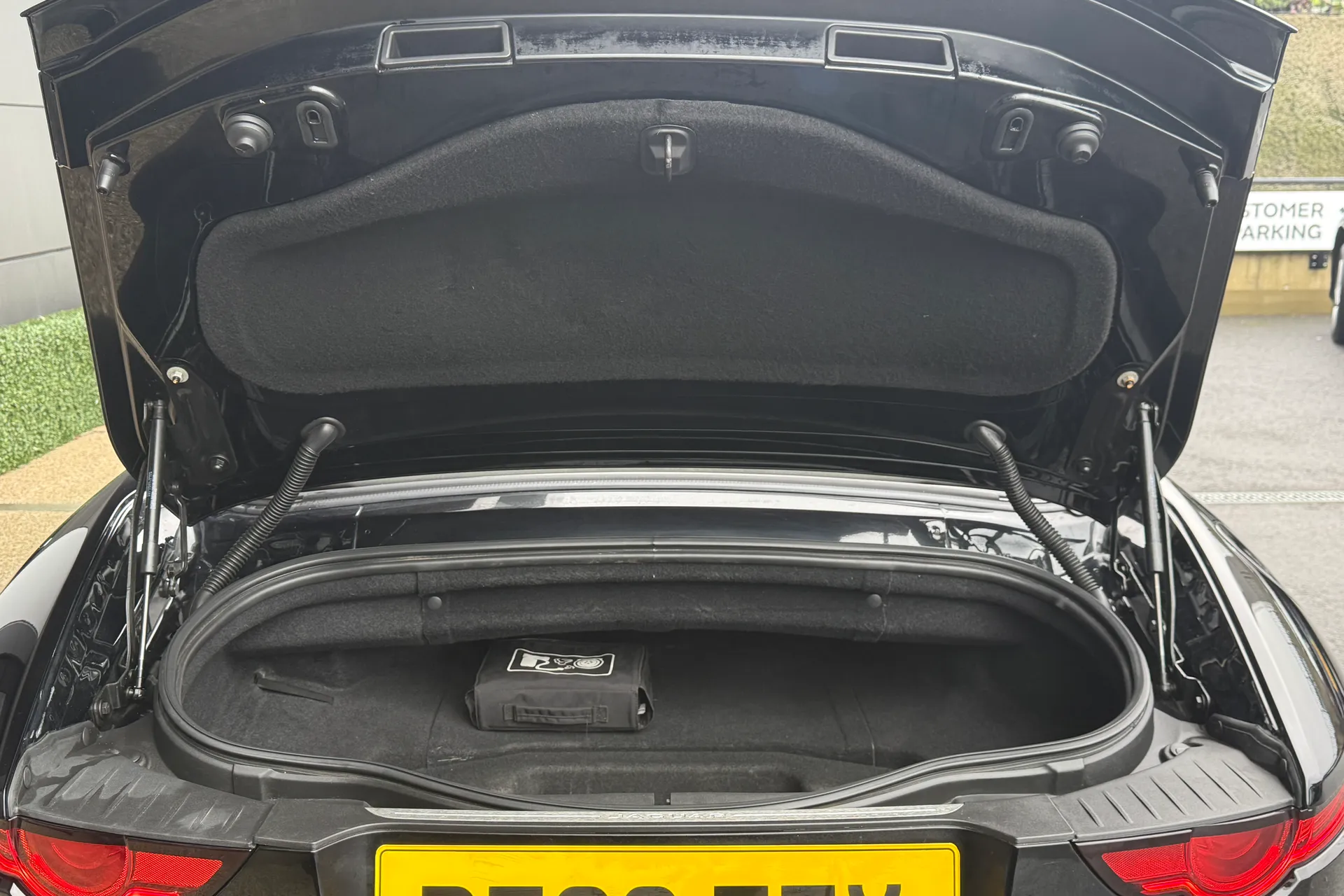 Jaguar F-TYPE thumbnail image number 37