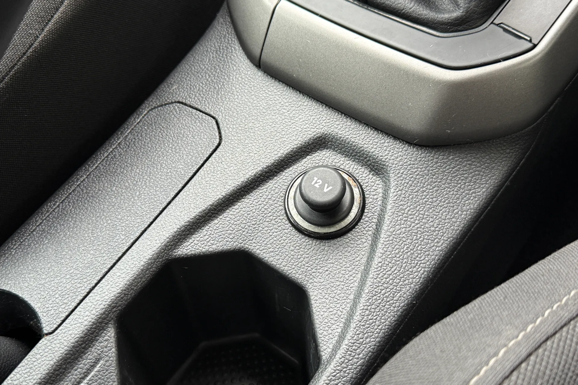 VOLKSWAGEN POLO thumbnail image number 25