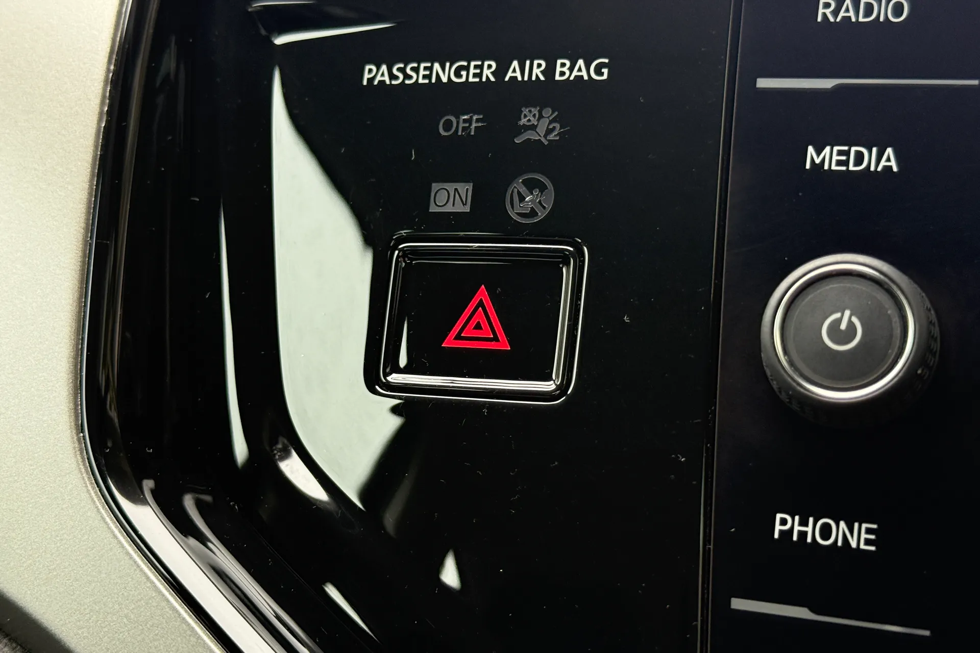 VOLKSWAGEN POLO thumbnail image number 9