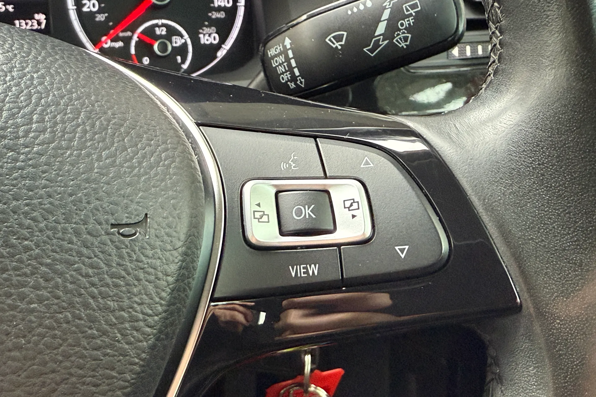 VOLKSWAGEN POLO thumbnail image number 18