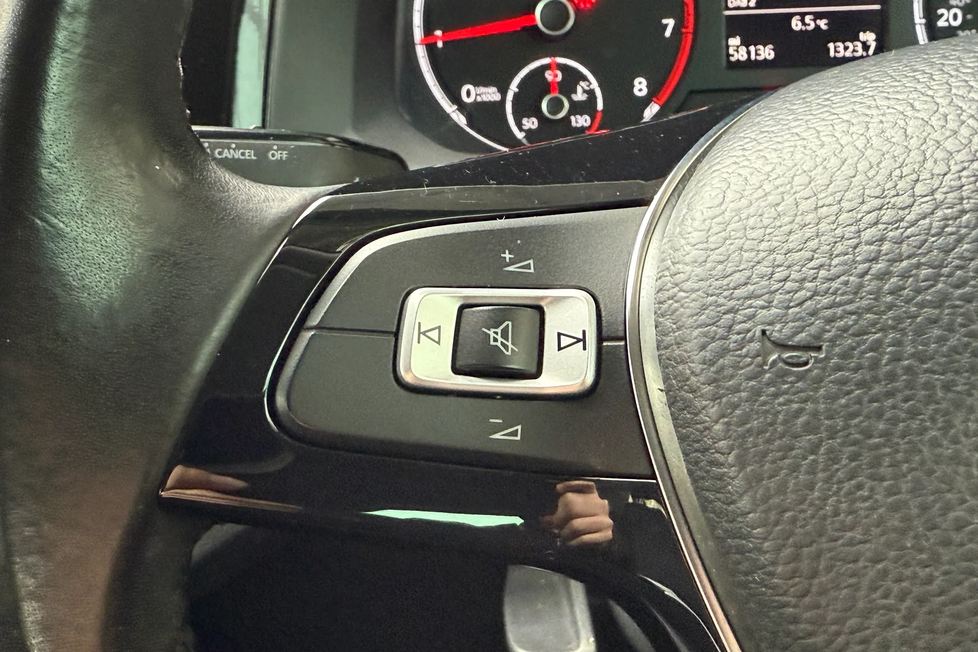 VOLKSWAGEN POLO thumbnail image number 16