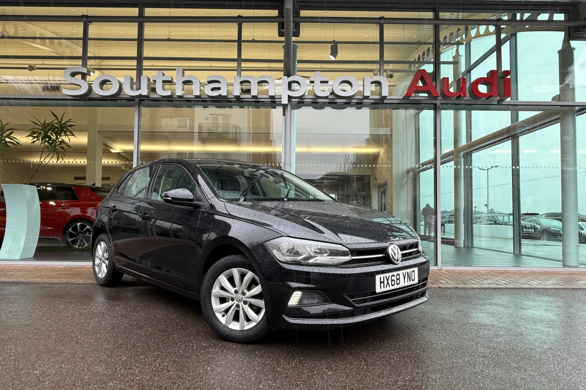 VOLKSWAGEN POLO focused image