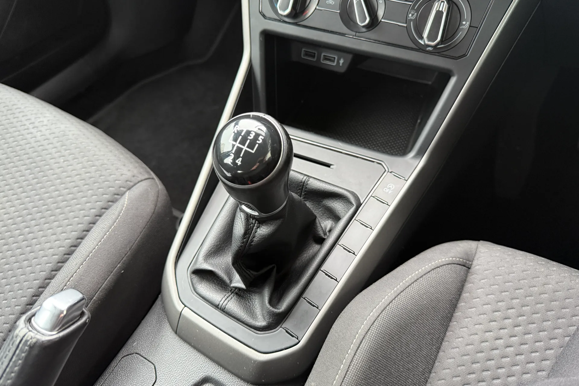 VOLKSWAGEN POLO thumbnail image number 13