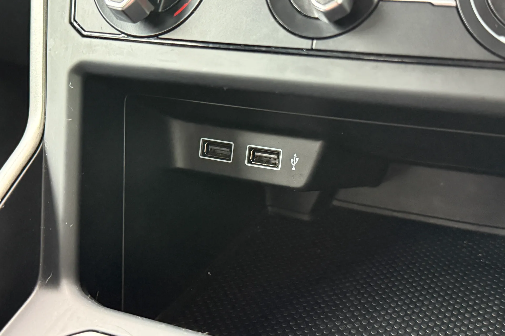 VOLKSWAGEN POLO thumbnail image number 11