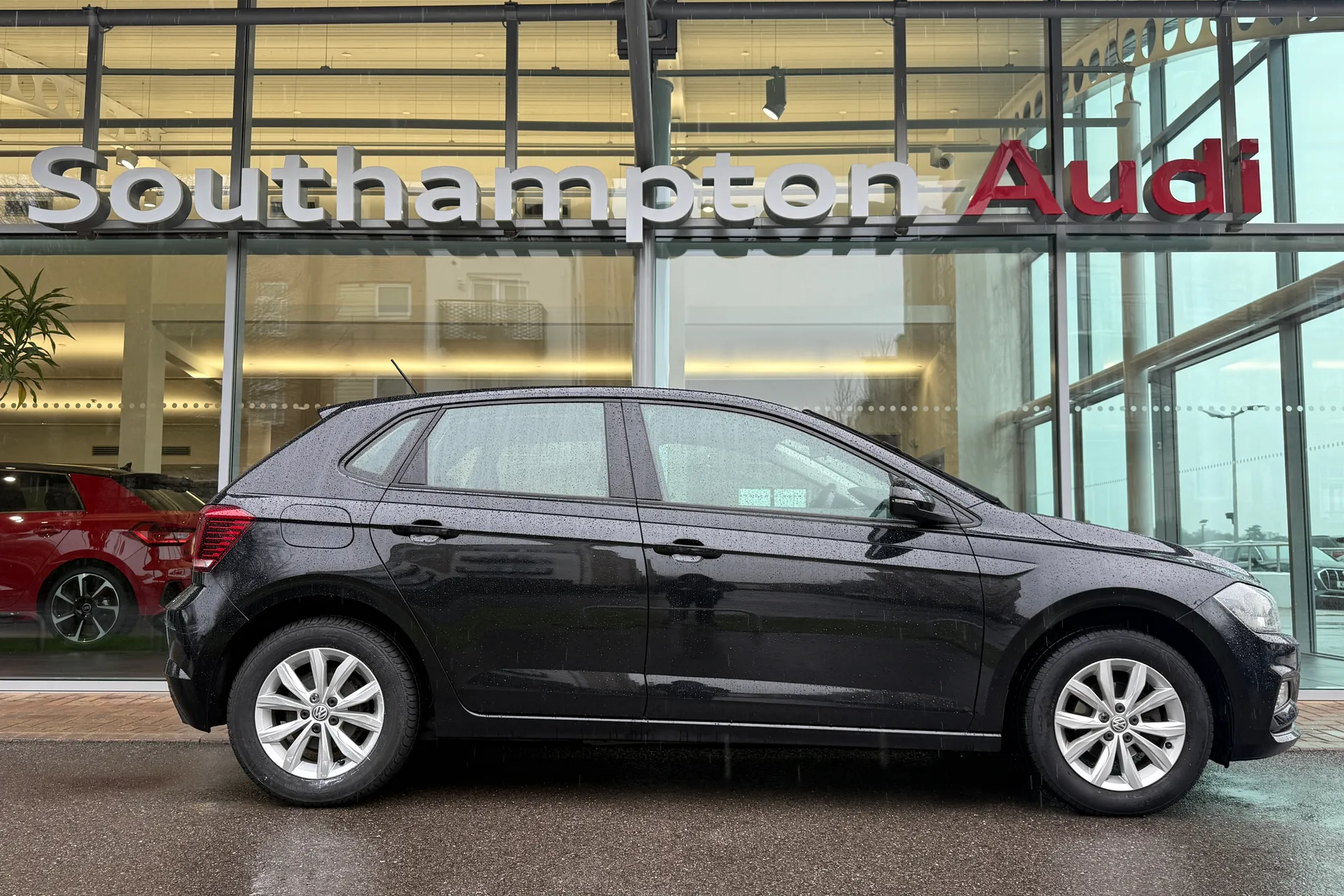 VOLKSWAGEN POLO thumbnail image number 2