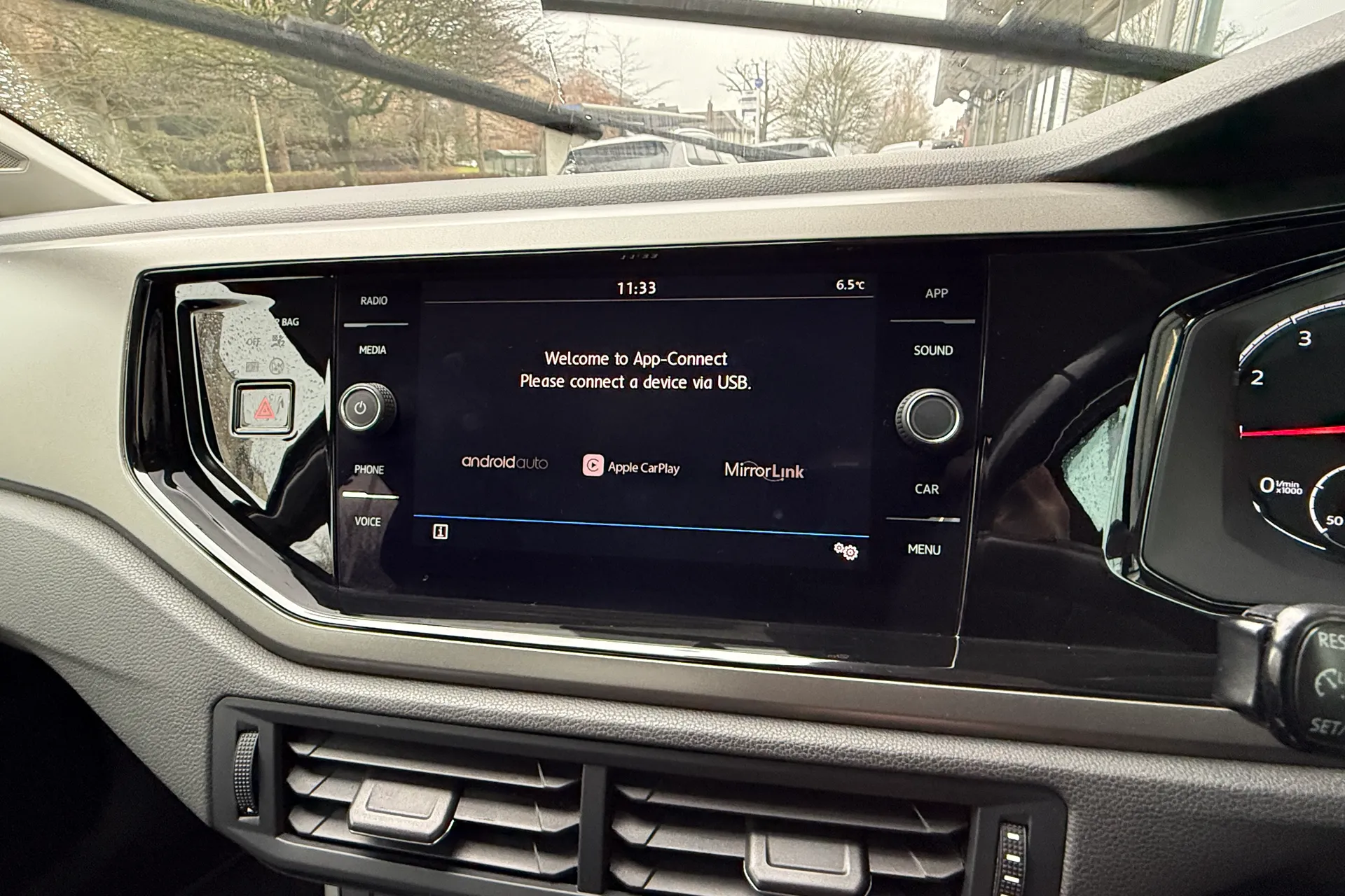 VOLKSWAGEN POLO thumbnail image number 5