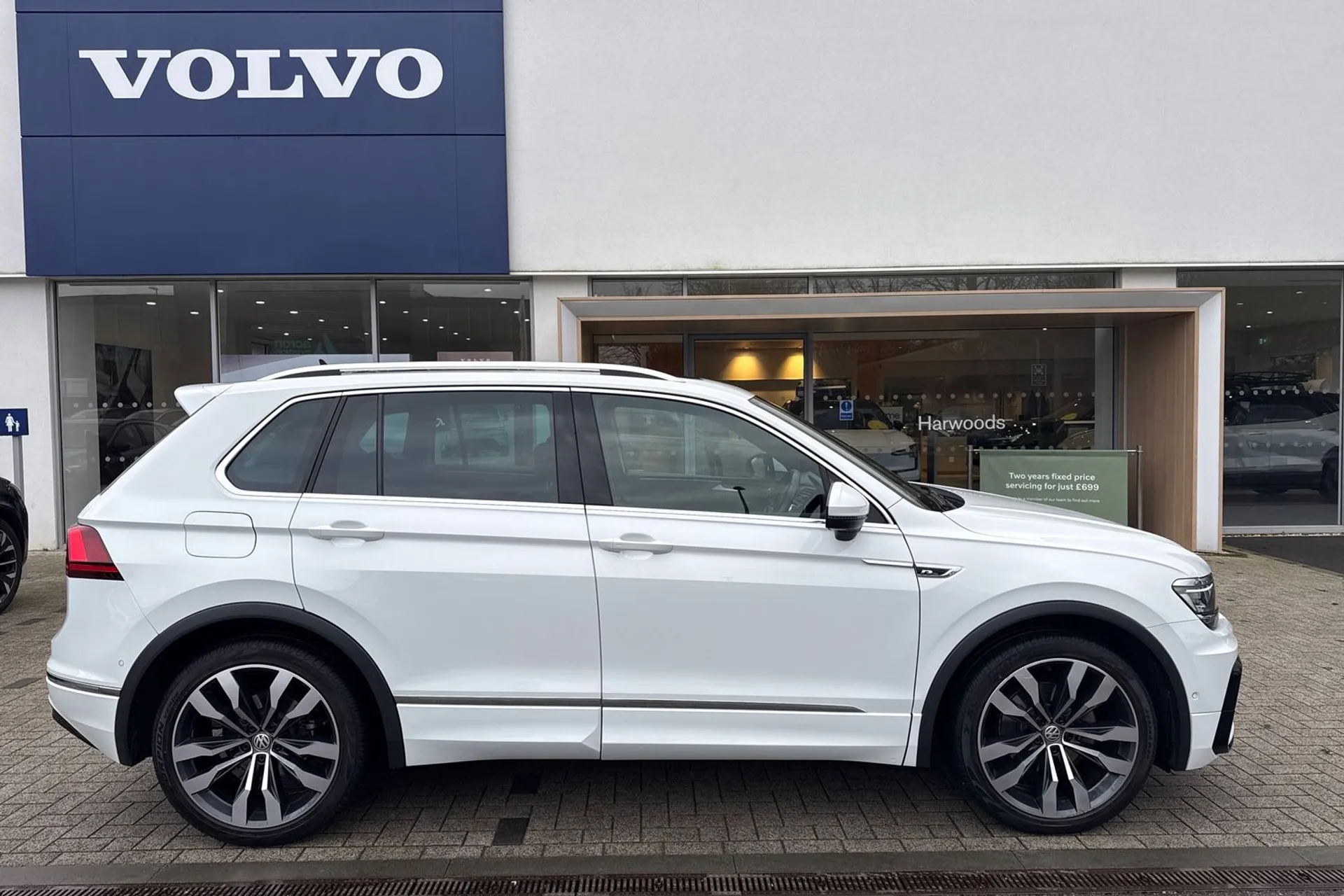 VOLKSWAGEN TIGUAN thumbnail image number 2