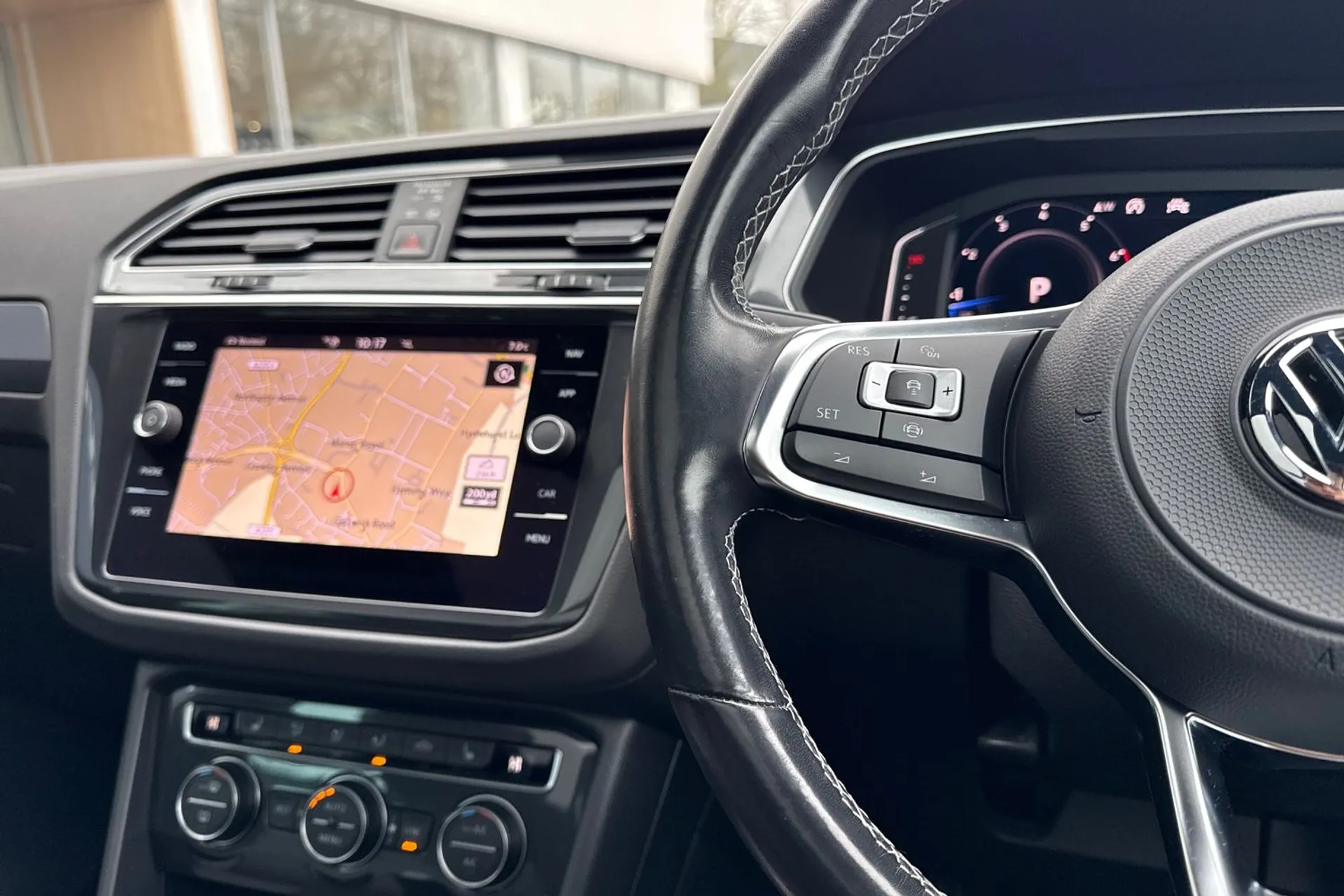 VOLKSWAGEN TIGUAN thumbnail image number 36