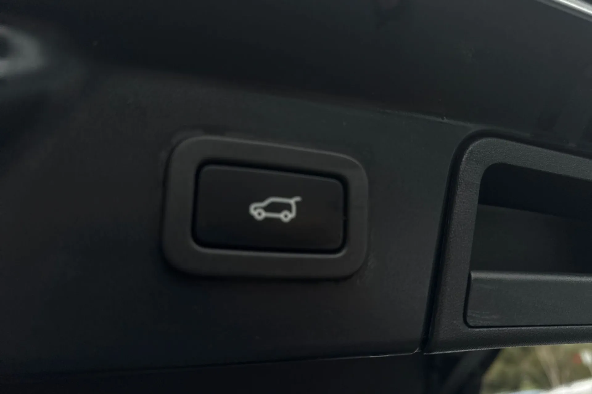 LAND ROVER RANGE ROVER VELAR thumbnail image number 23