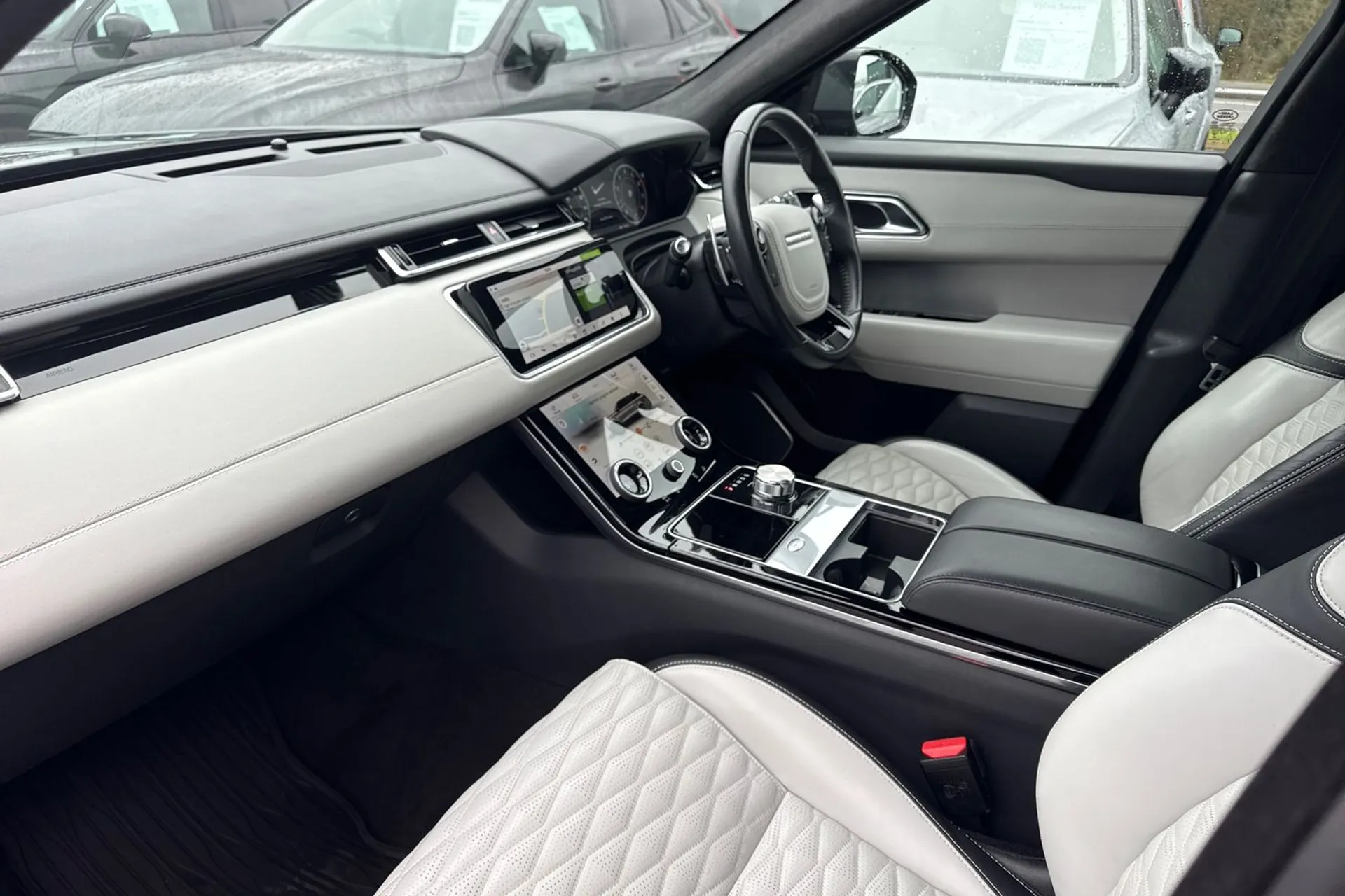 LAND ROVER RANGE ROVER VELAR thumbnail image number 29