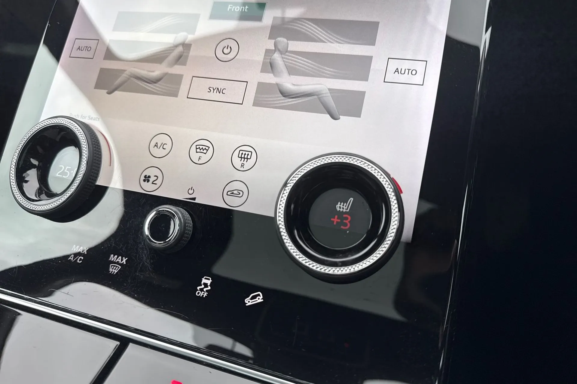 LAND ROVER RANGE ROVER VELAR thumbnail image number 43