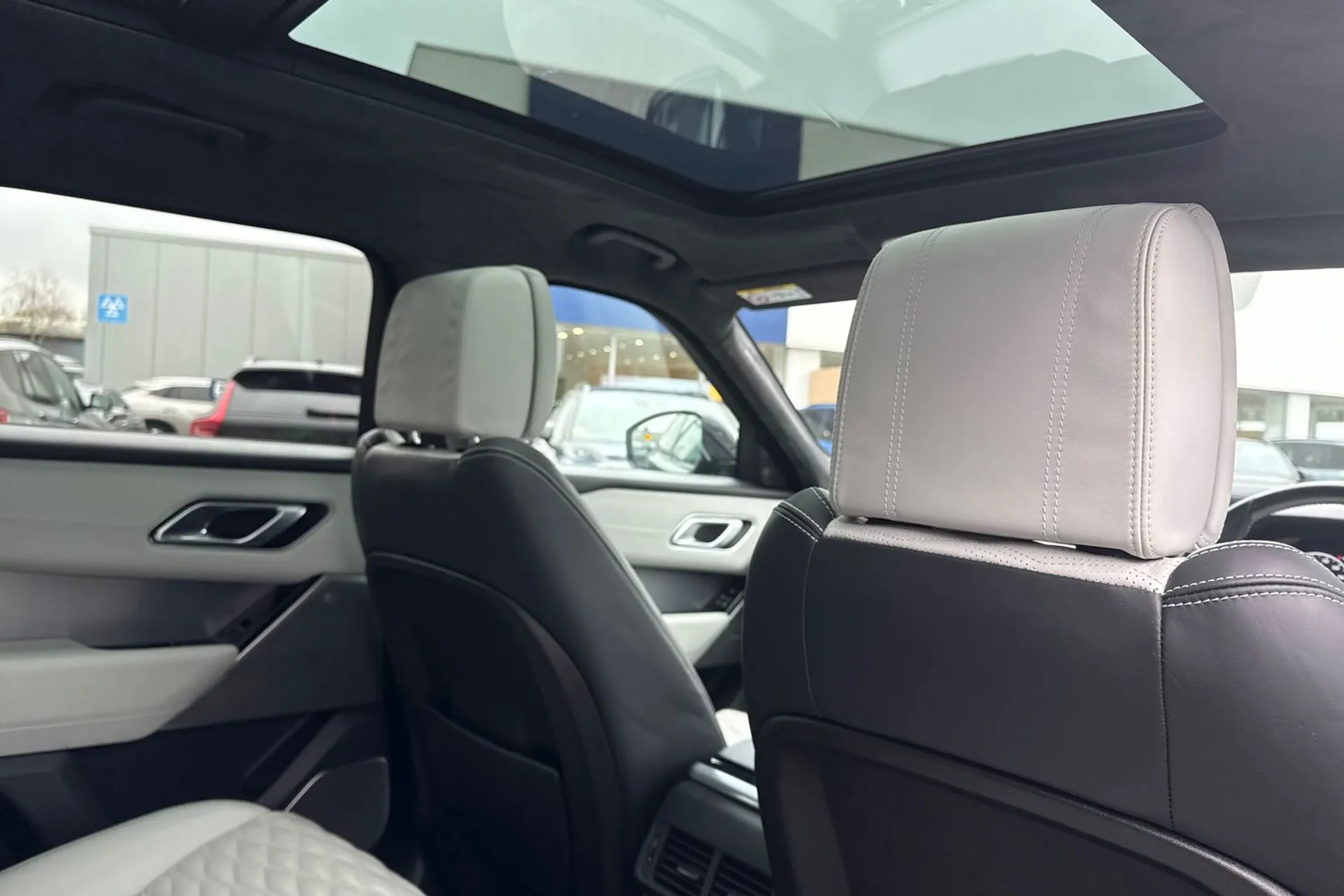 LAND ROVER RANGE ROVER VELAR thumbnail image number 26