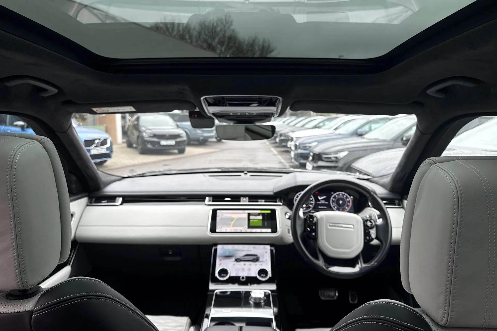 LAND ROVER RANGE ROVER VELAR thumbnail image number 3