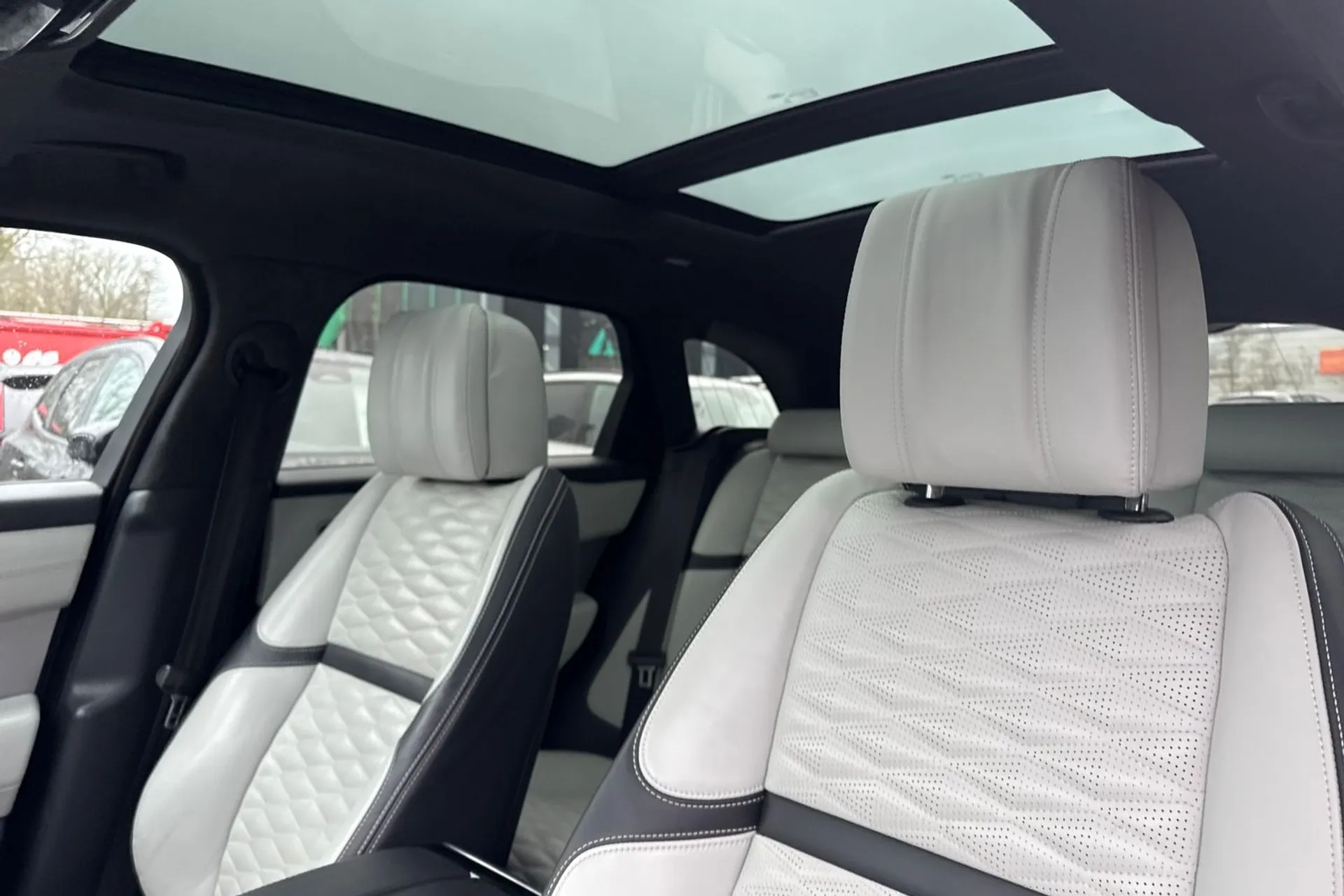 LAND ROVER RANGE ROVER VELAR thumbnail image number 31