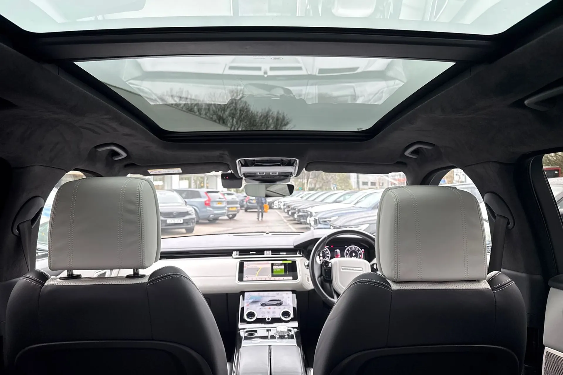 LAND ROVER RANGE ROVER VELAR thumbnail image number 24