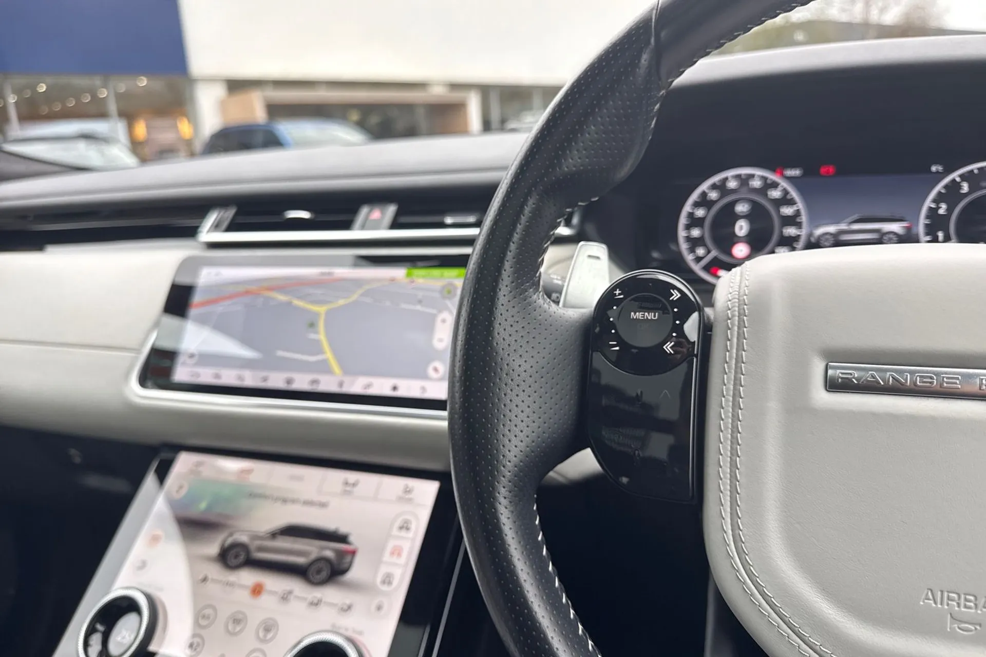 LAND ROVER RANGE ROVER VELAR thumbnail image number 40