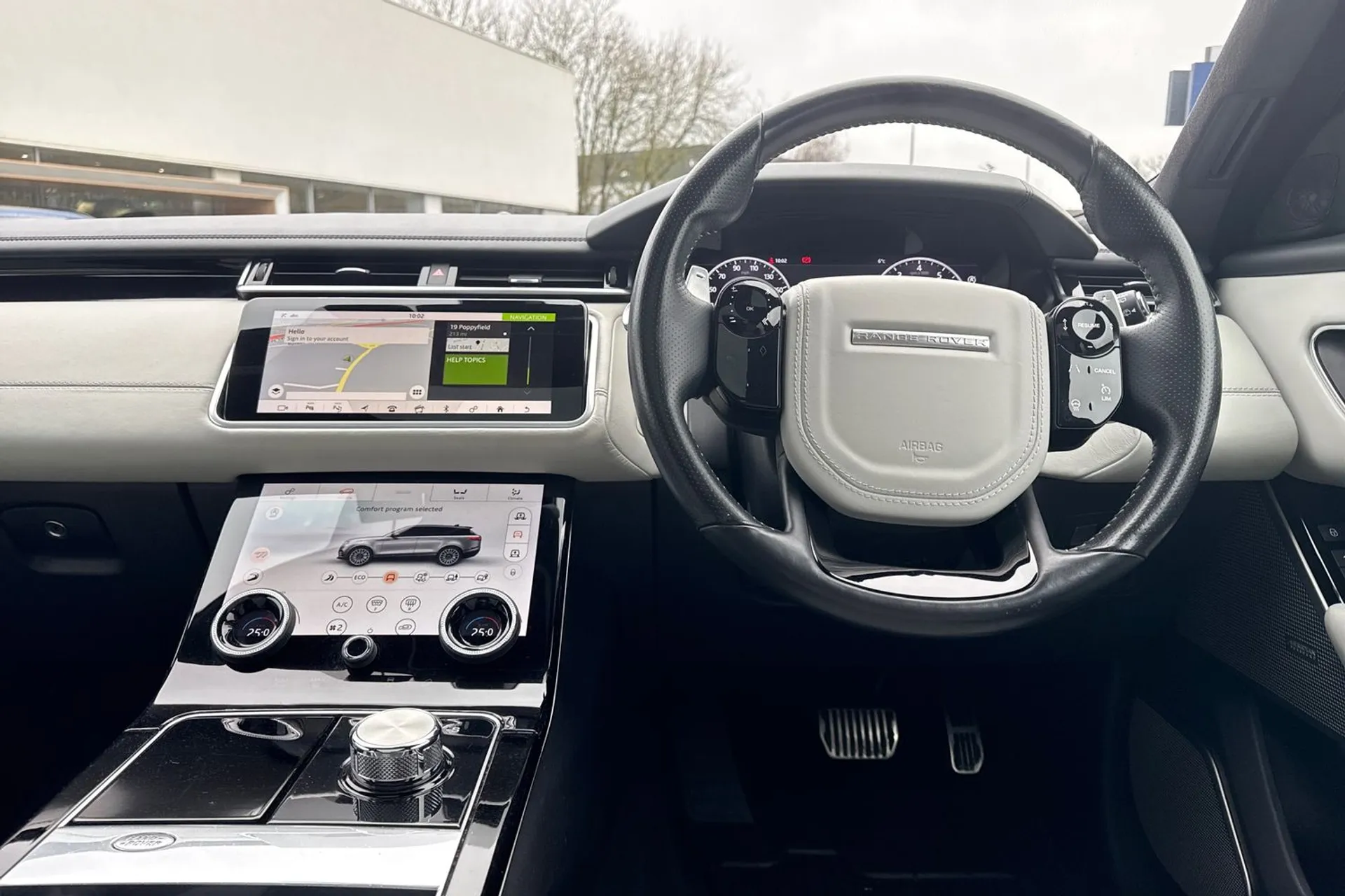 LAND ROVER RANGE ROVER VELAR thumbnail image number 38