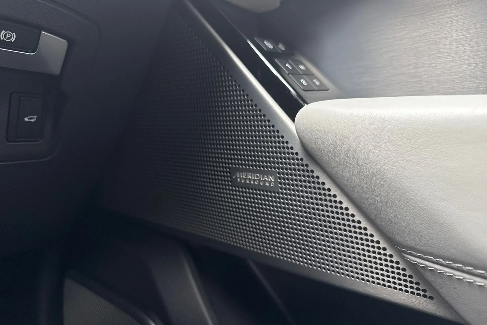 LAND ROVER RANGE ROVER VELAR thumbnail image number 48