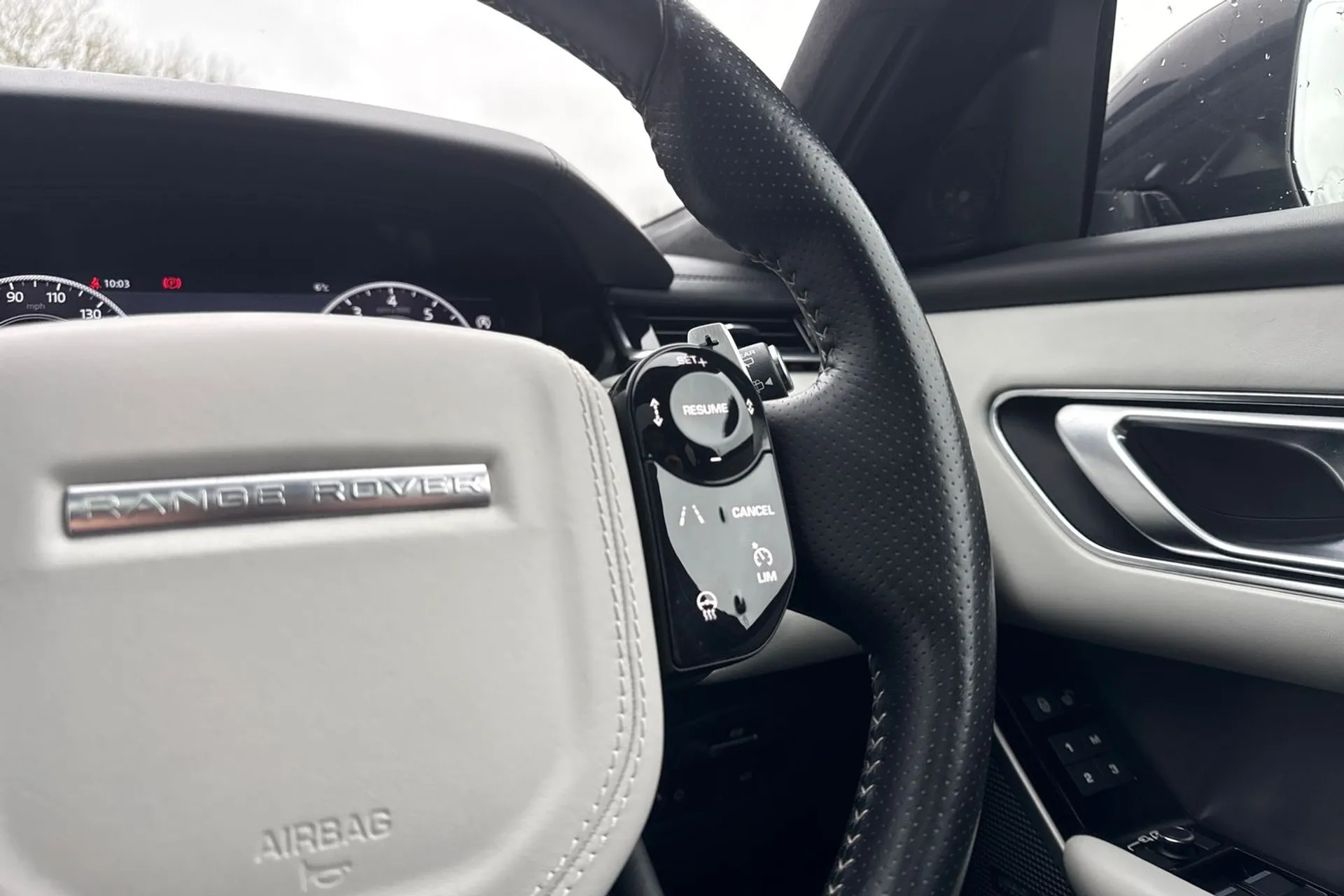 LAND ROVER RANGE ROVER VELAR thumbnail image number 41