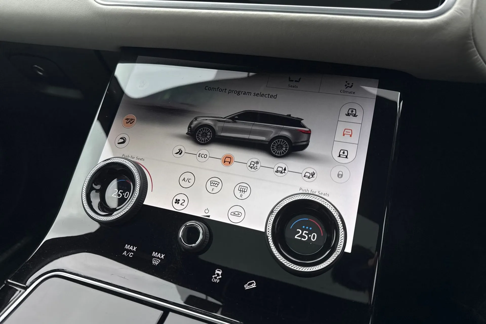 LAND ROVER RANGE ROVER VELAR thumbnail image number 46