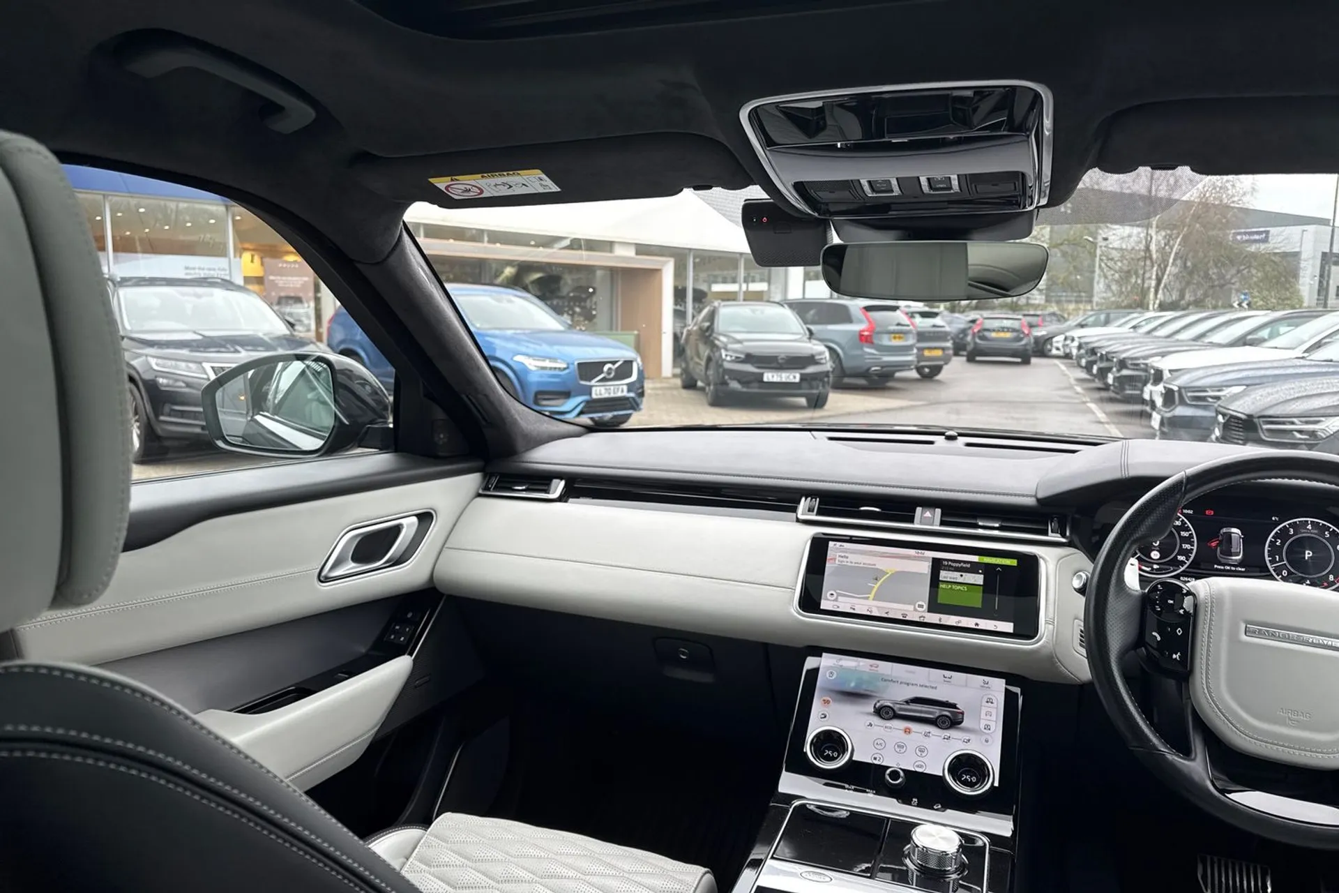 LAND ROVER RANGE ROVER VELAR thumbnail image number 36