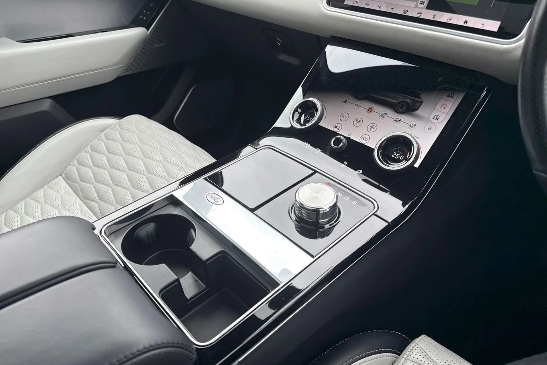 LAND ROVER RANGE ROVER VELAR thumbnail image number 49