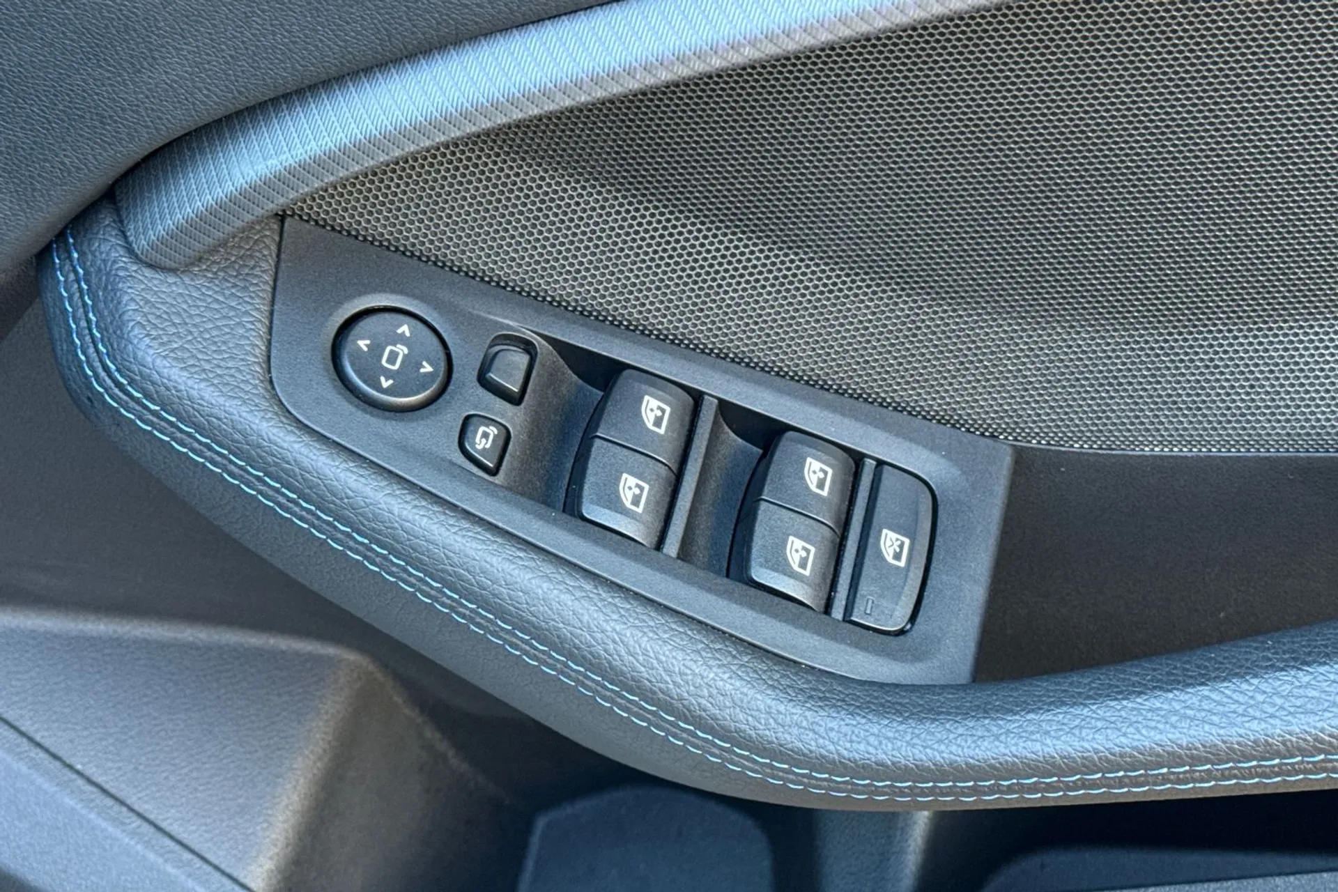 BMW 2 SERIES thumbnail image number 44