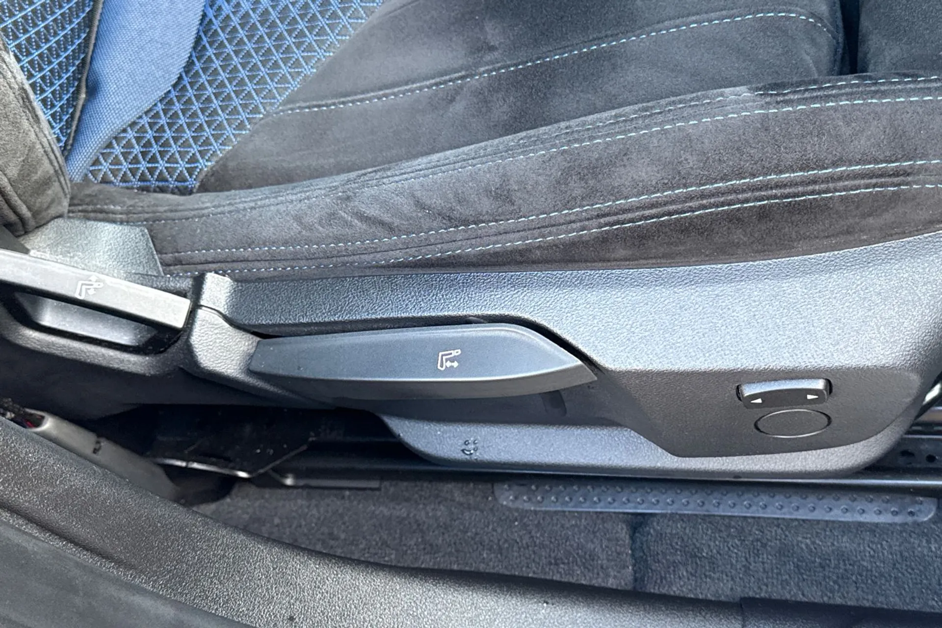 BMW 2 SERIES thumbnail image number 46