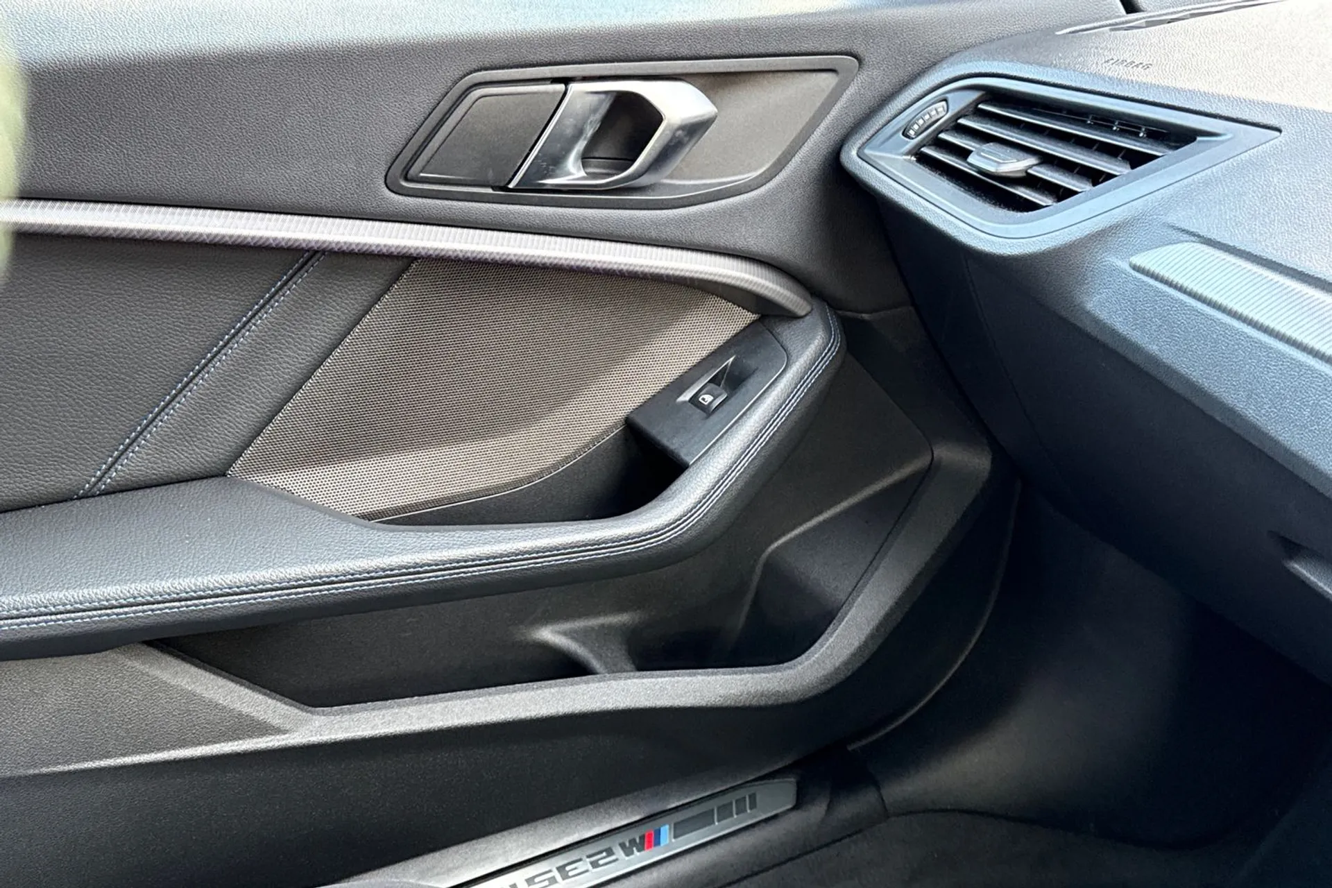 BMW 2 SERIES thumbnail image number 57