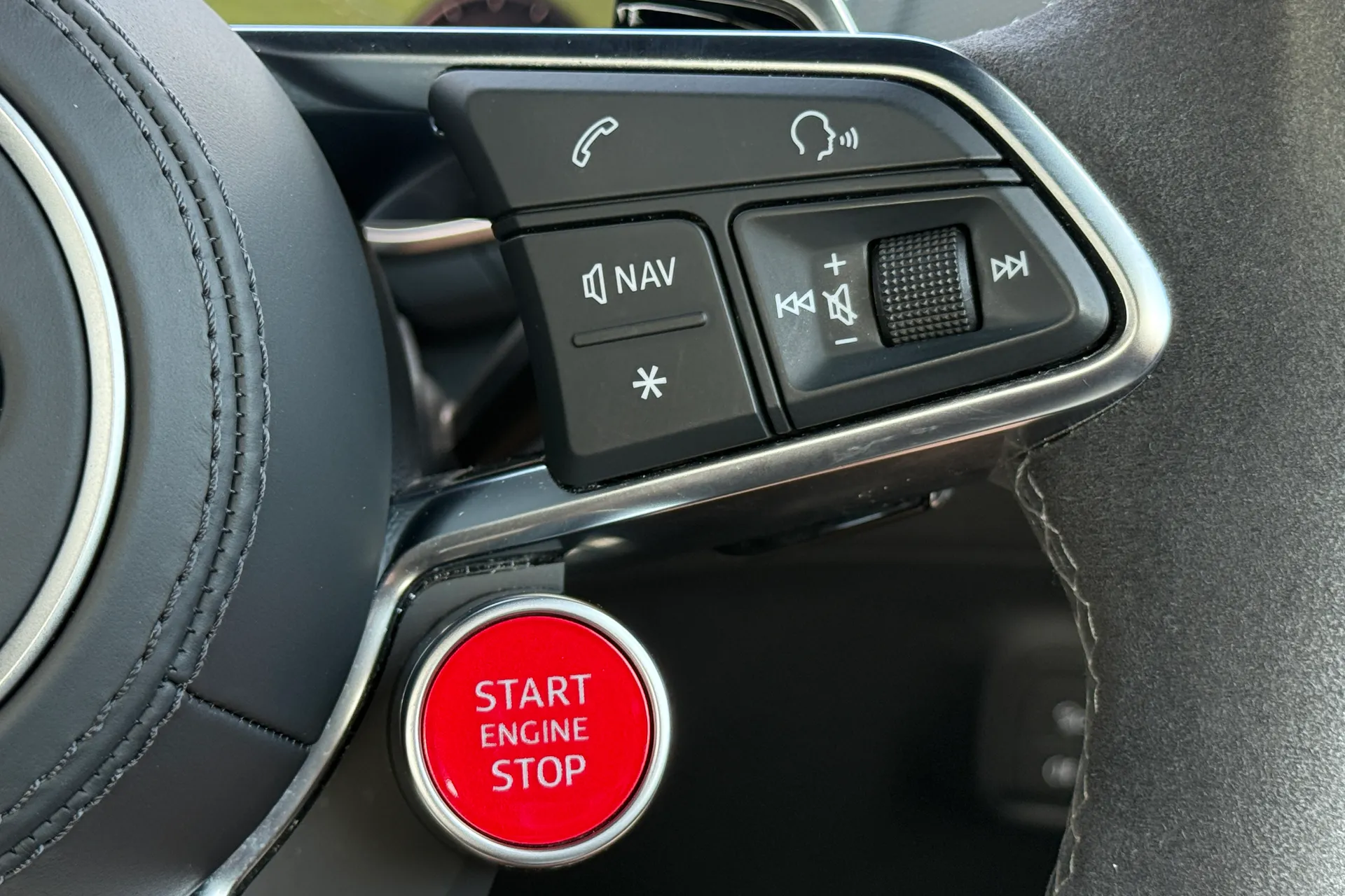 Audi TT thumbnail image number 21