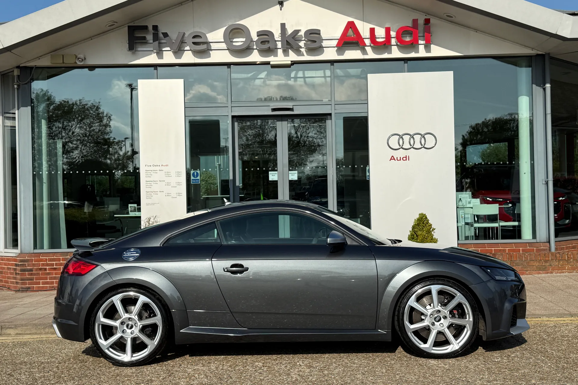 Audi TT thumbnail image number 2
